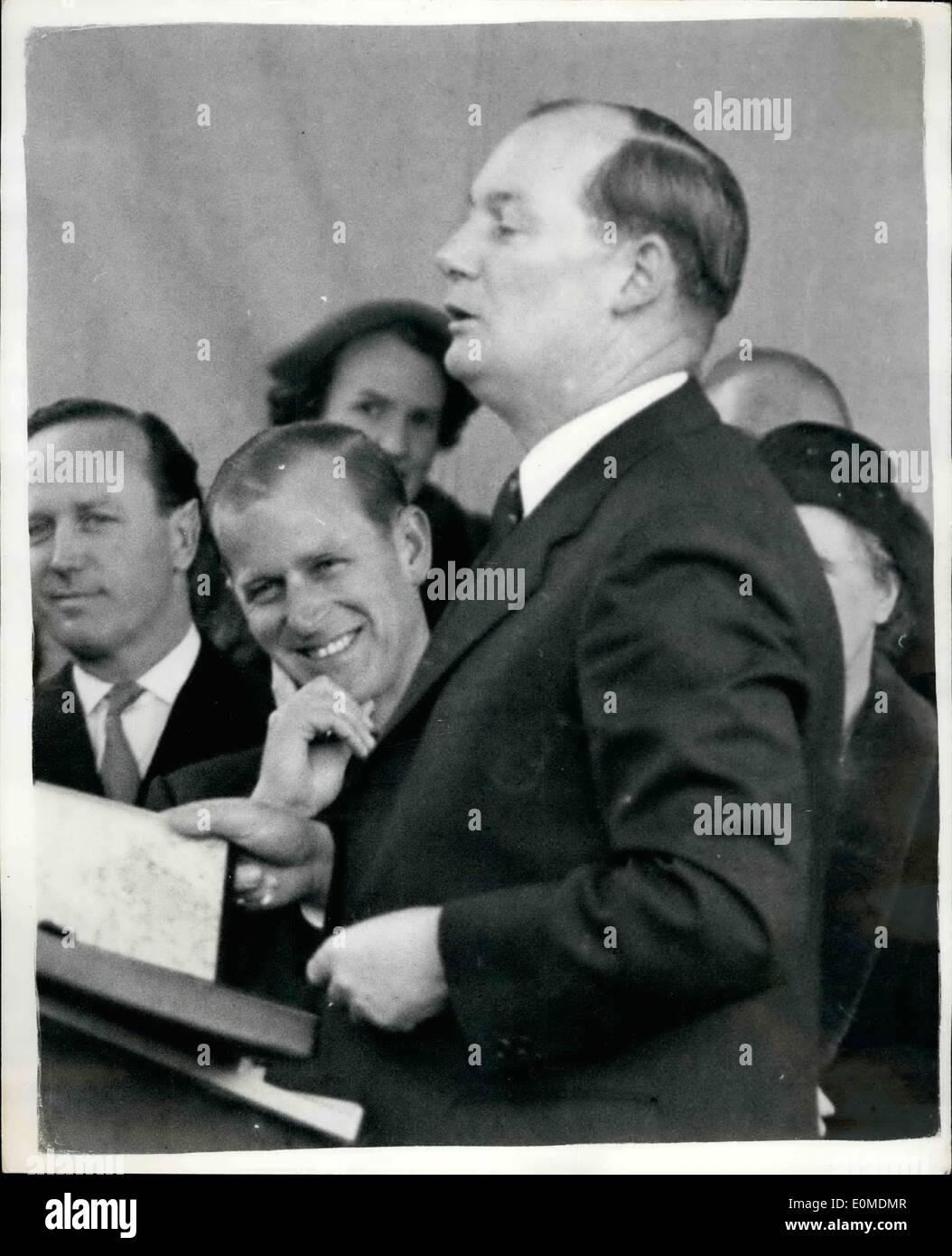 13. Oktober 1954 - eröffnet 13.10.54 Duke of Edinburgh neue Elektronik-Labors. Keystone Fotoshows: Der Duke of Edinburgh hat ein breites Grinsen auf seinem Gesicht, als er auf die Rede von Herrn J.W. Toothill, General Manager in Schottland, hört wenn er die neuen Ferranti-Elektronik-Labors in Edinburgh eröffnet. Stockfoto