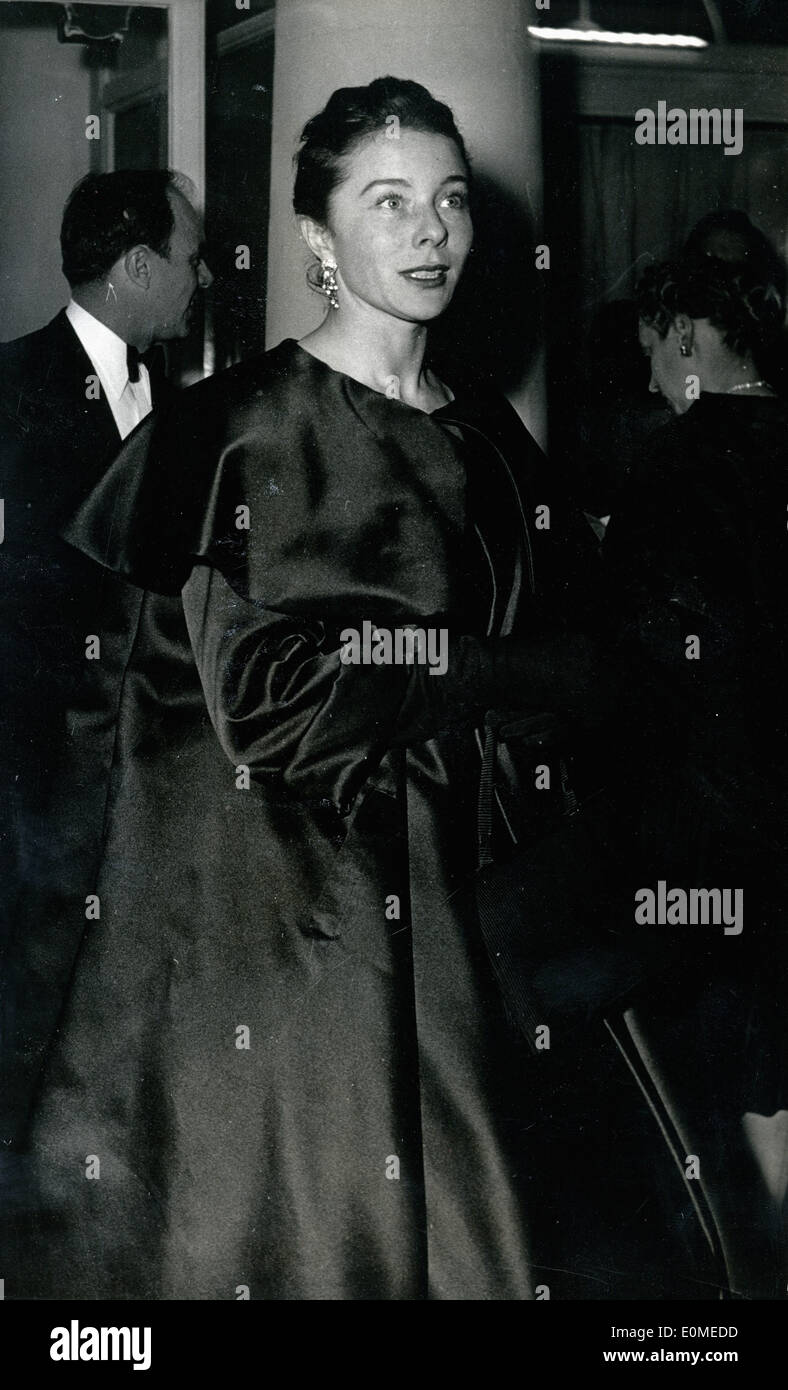 1. Januar 1955; London, UK; Cover-Girl BETTINA bei der 'Joan des Bogens' Probe im Odeon Theater. Obligatorische Credit: Foto: Stockfoto