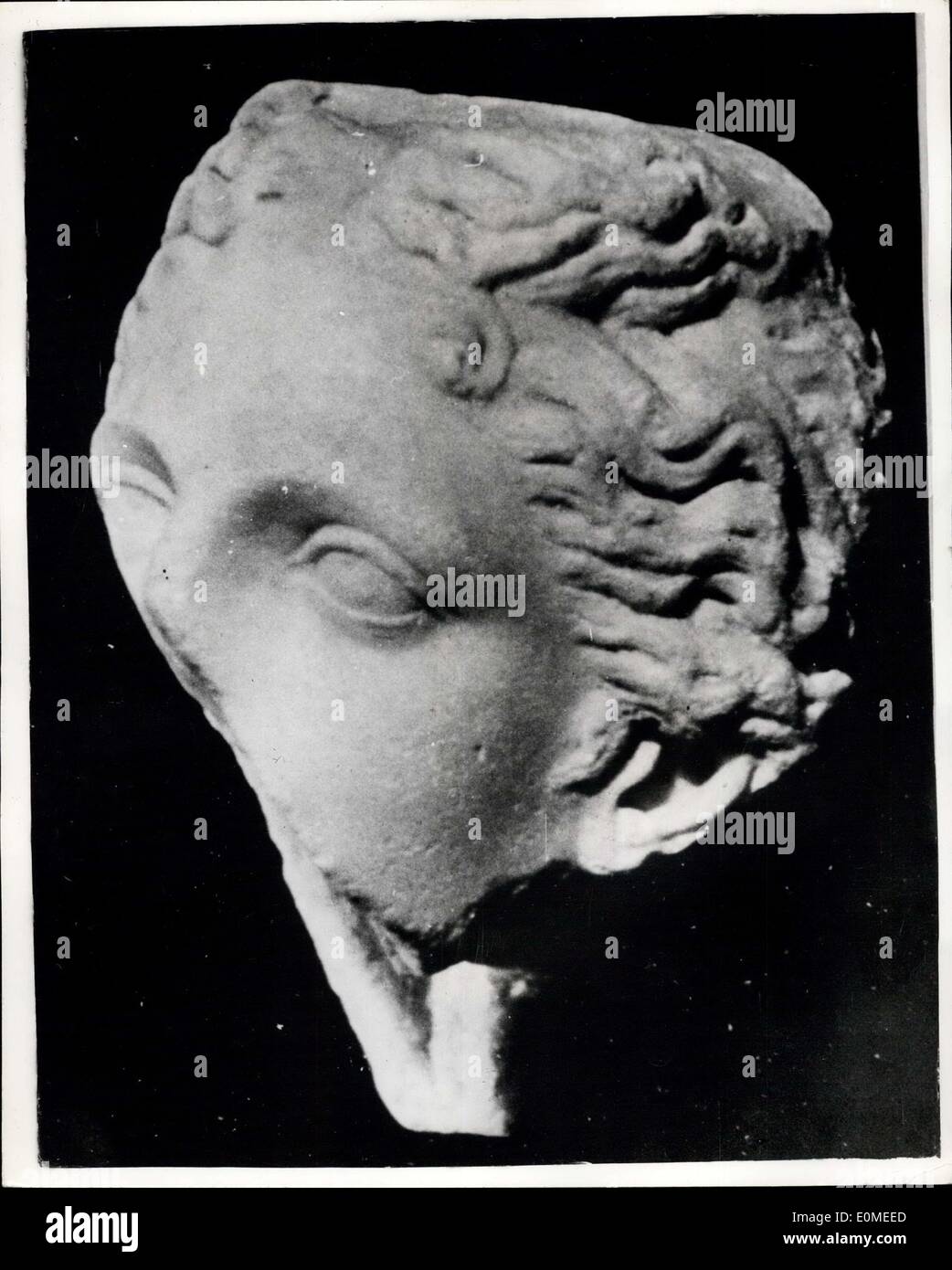 13. Januar 1955 - Venus Head Discovery: Eine Murmel Kopf der Venus wurde vor kurzem während der Bauarbeiten in der Nähe der spanischen Garten in Siracuss auf Sizilien entdeckt. Archäologen hoffen, dass der Kopf der Siracusian kopflose Statue '' Venus Anadiomene'' gehört. Fotoshows Marmorkopf der Venus vor kurzem ausgegraben in Syrakus auf Sizilien. Stockfoto