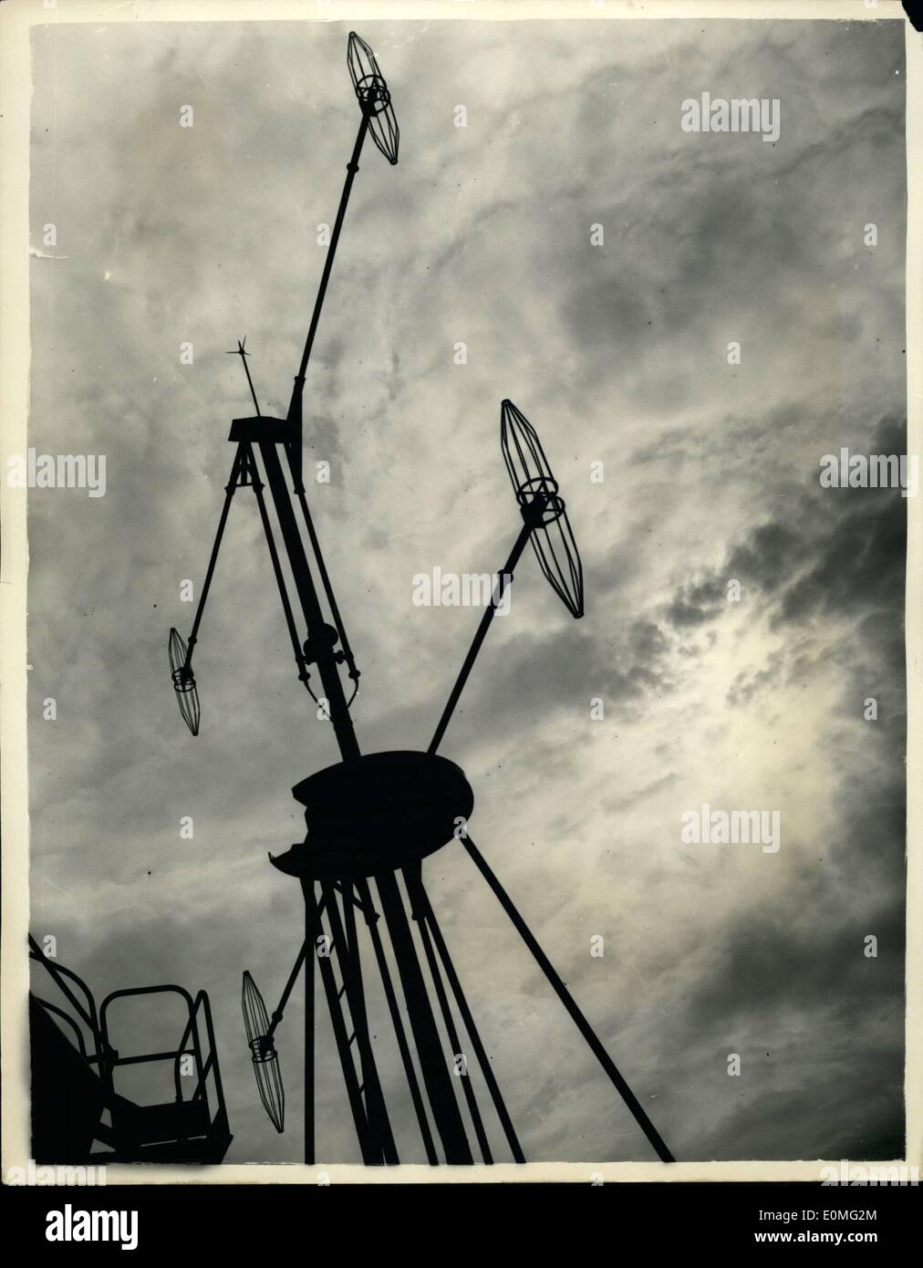 3. März 1955 - der neue Kontrollturm - Flughafen London. Luft-Boden-Kommunikation Antenne.: Fotoshows Antenne für Luft-Boden-Kommunikation - im New London Flughafen Kontrollturm gesehen. Stockfoto