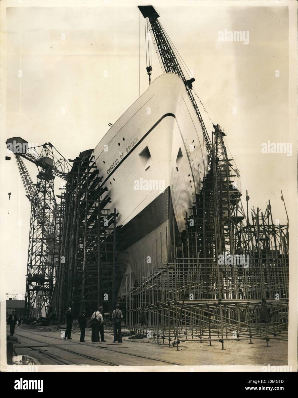 5. Mai 1955 - The Empress Of Britain - unter Konstruktion, werden ins Leben gerufen von der Königin im Juni: Foto zeigt Blick auf die neuen Liner Empress of Britain im Bau an die Fairfield Ship Building and Engineering Company in Govan, Glasgow. Das Schiff ist von H.M.The Königin im Juni gestartet werden. Stockfoto