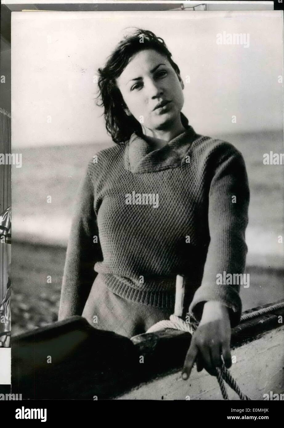 24. Mai 1955 - 19 Jahre alten Mädchen spart drei Matrosen vor dem Ertrinken - 19-Year-Old Therese Maldonadeu aus Saint-Cyprien in der Nähe von Perpignan, die drei Matrosen gerettet vor dem Ertrinken nach ihrem Schiff sank vor Saint-Cyprien. Therese, die Tochter eines Fischers und eine ausgezeichnete Schwimmerin ist, dreimal um das Wrack in stürmischer See schwammen und drei Matrosen sicher an Land gebracht. Stockfoto