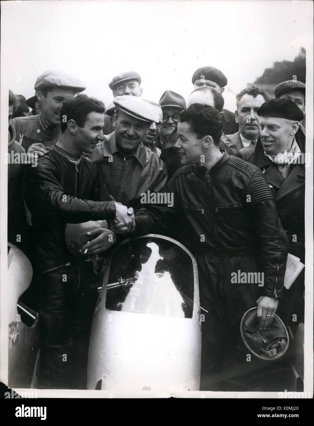 6. Juni 1955 - t.a. Rennen auf der Isle Of Man Ubbiali gewinnt The Ultra-Gewicht Event: Fotoshows. C. Ubbiali verließ, nachdem er w hatte Stockfoto