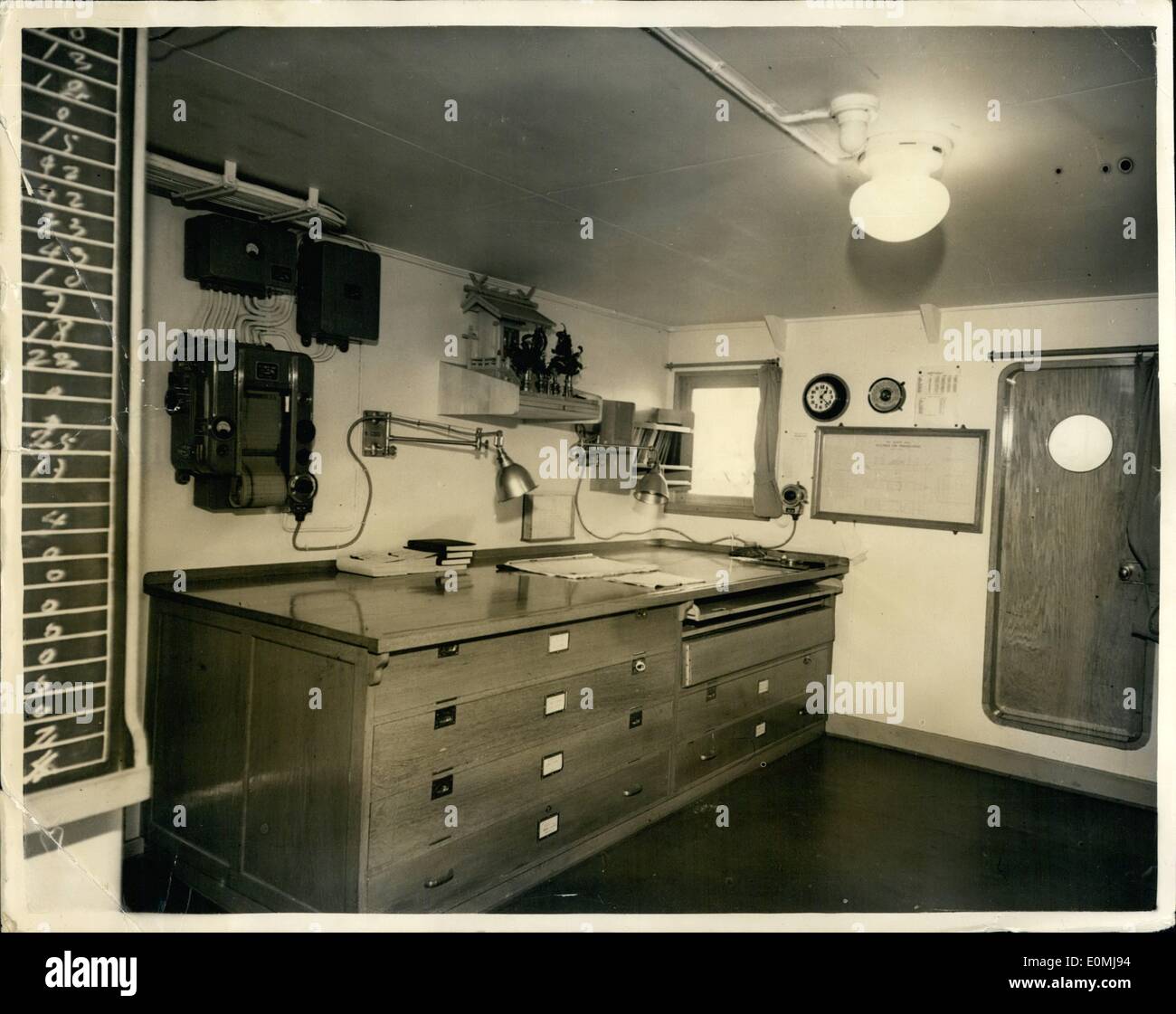 6. Juni 1955 - schickt Japan ihr '' Show'' Cargo Liner nach London. Die meisten modernen Cargo-Liner der Welt.: der neu beauftragte japanische Liner die 11.000 Tonnen Ton '' Sagami Maru'' sind in South West India Dock, London angekommen. Sie wurde als '' Vorzeigeobjekt '' von den japanischen Behörden in der Hoffnung, dass sie britische Geschäftsleute zu beeindrucken, so dass sie mehr gutes in japanischen Werften Schiff werden gesendet. Sie wird behauptet, die modernsten Cargo-Liner in der Welt - die meisten ihren Innenausbau wird aus Kunststoff Stockfoto