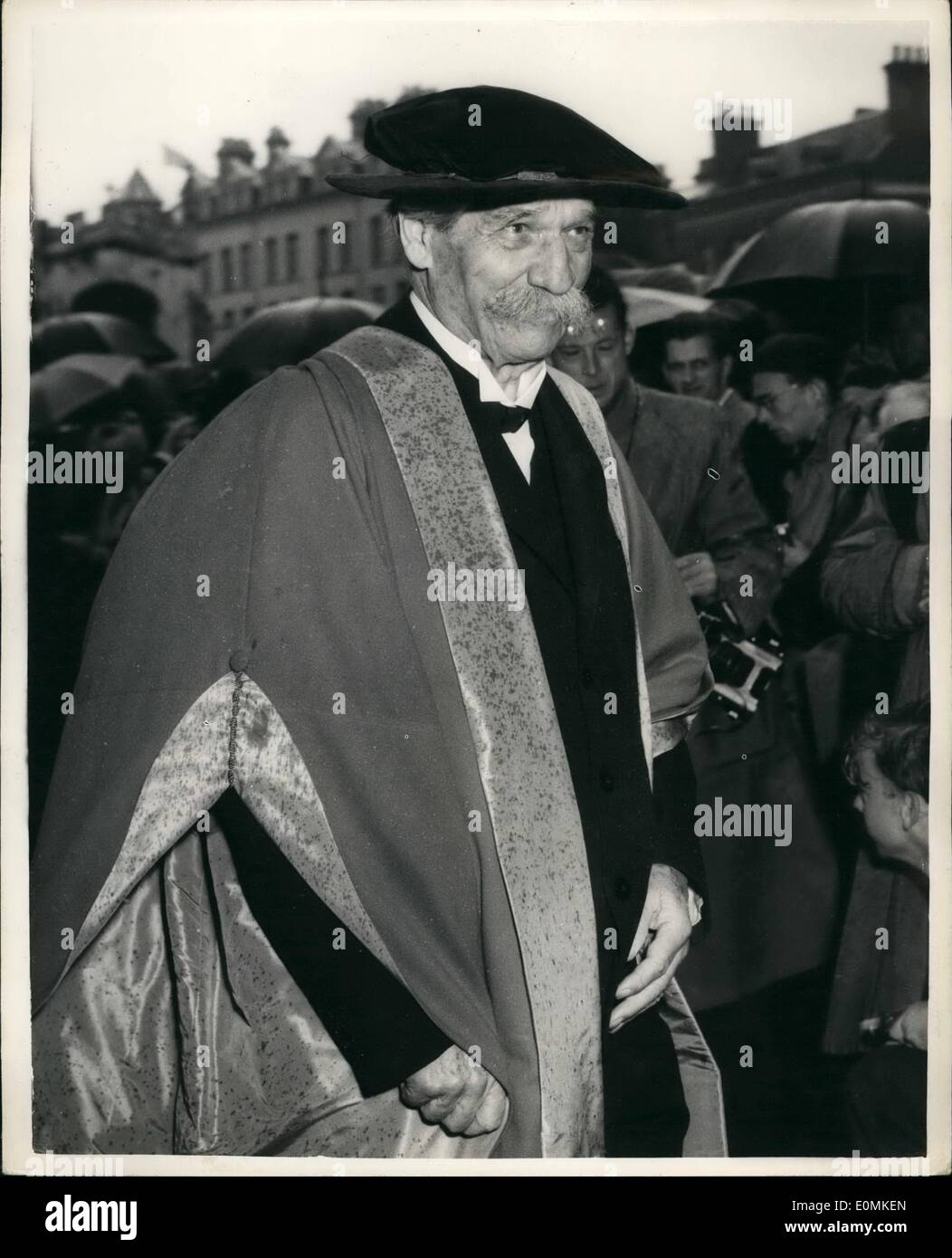10 Oktober 1955 Erhalt Dr Schweitzer Abschluss In Cambridge Dr Albert Schweitzer Der Weltweit Beruhmten Franzosischen Missionar Arzt Und Musiker Erhielt Heute Die Ehrendoktorwurde Doktor Der Rechte An Der Universitat Cambridge
