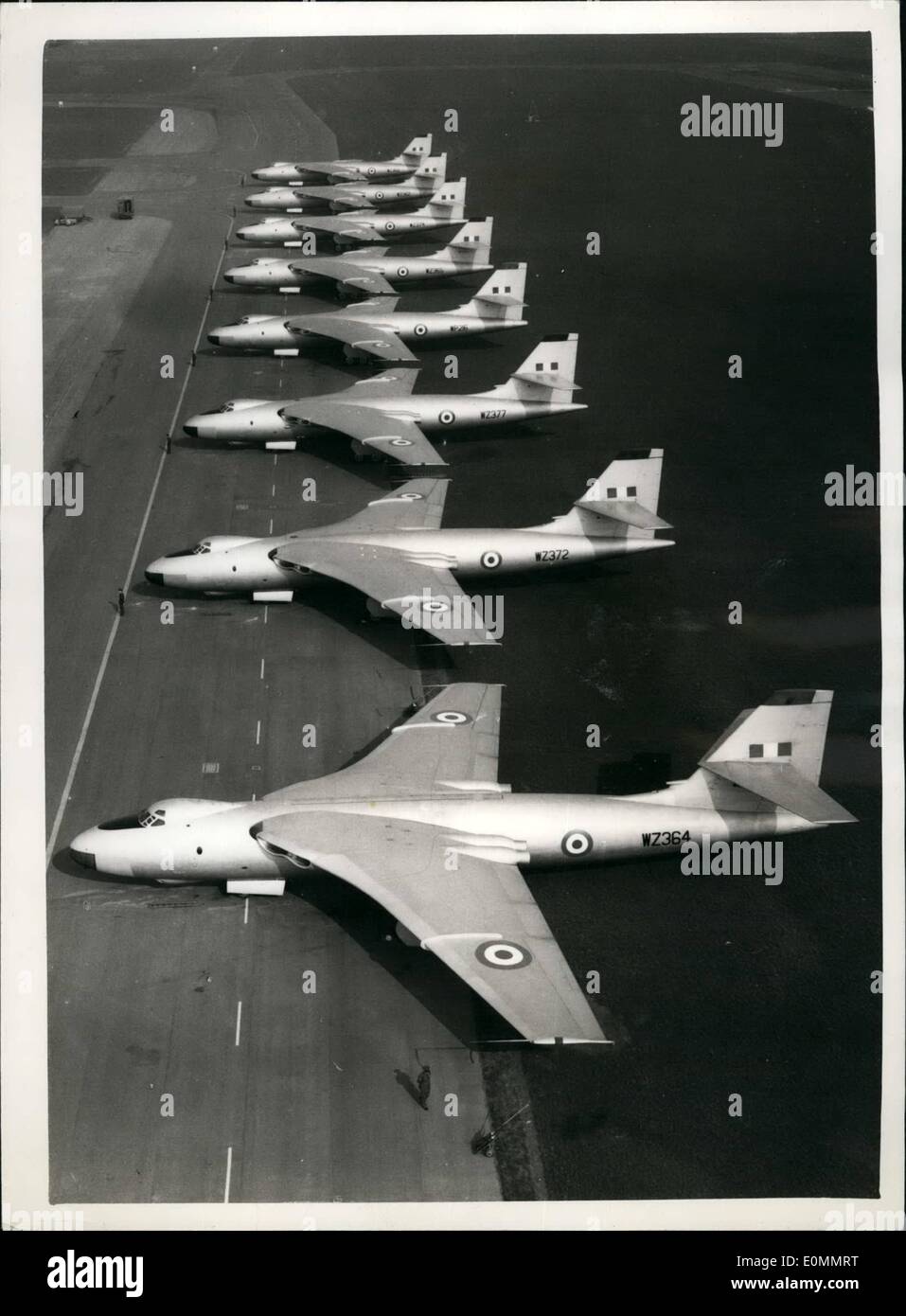 3. März 1956 - Großbritanniens ersten '' Atom Bomber'' Geschwader In der Ausbildung... Über bis zum Abflug. Großbritanniens erste Staffel 'V' - Vickers Valiant 4-Jet-Bomber - Flugzeug - speziell entwickelt, um nukleare Waffen zu tragen hat sich gebildet aus No.232 Gespräch Operationseinheit, R.A.F Gaydon, Warwickshire -... Ein Valiant kann während des Krieges größer als das ganze des Bomber Command auf seiner Höchststärke Schlagkraft besitzen... Gaydon Flugplatz wurde komplett neu aufgebaut - mit neuen Gebäuden für spezielle Trainingsgeräte. Stockfoto
