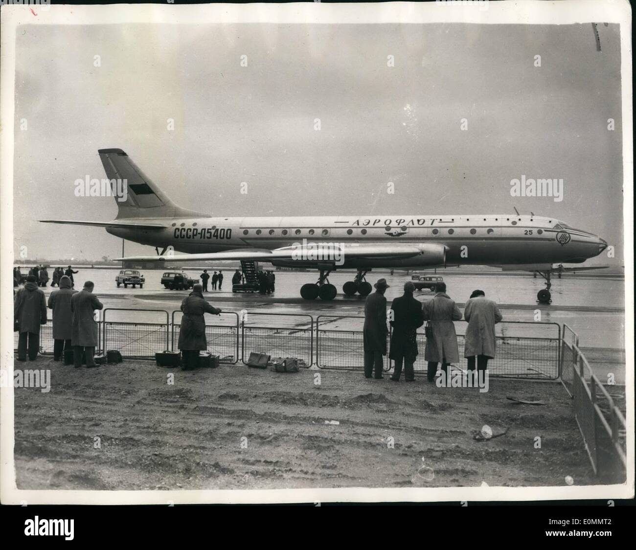 3. März 1956 - kommt Sowjet geheime Polizei-Chef. Generaloberst Ivan Serov, Chef der sowjetischen Geheimpolizei angekommen am Flughafen London in einem neuartigen russischen Düsenflugzeug. Er ist hier um Sicherheitsvorkehrungen zum nächsten Monat Besuch von Parteichef Mr Khrushchev und Premier Bulganin zu überprüfen. Keystone-Foto zeigt: Die russische Düsenflugzeug mit Generaloberst Ivan Serov an Bord, auf Ankunft am Flughafen London. Stockfoto