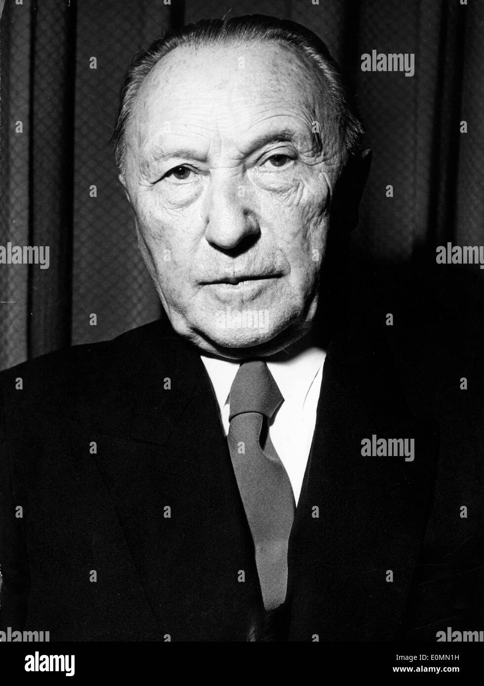 Dr. Konrad Adenauer achtzig dreht sich Stockfoto