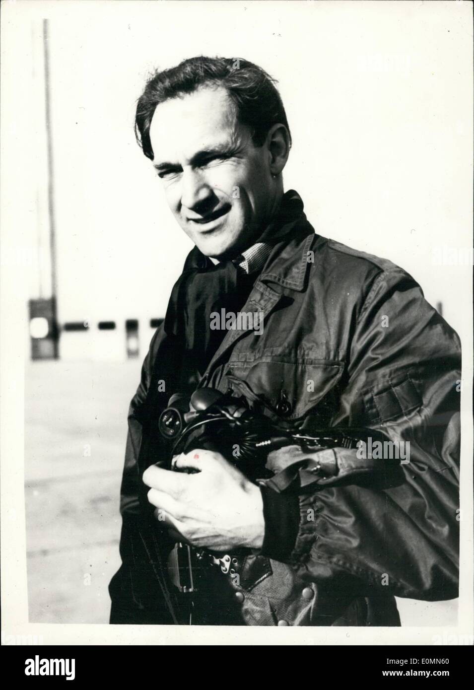 3. März 1956 - gründet britische Fairey Delta II neuen Geschwindigkeits-Weltrekord. 1.132 mph Durchschnitt. Pilotiert von dreißig vier-jährige Peter Twiss Takt Piloten des Unternehmens durchschnittlich die Fee Delta II "Droop Aroot" jet-Flugzeuge am Samstag richten Sie einen neuen Geschwindigkeits-Weltrekord von 1.132 Meilen pro Stunde, mehr als zwei Läufen. Die Aufzeichnung erfolgte um 38.000 ft über neun Meile Strecke zwischen Chichster und Ford. Sussex. Die Fairey Delta II ist das erste Flugzeug, die Geschwindigkeit von 1.000 mph gemessenen Laufe und in einer geraden Linie zu überschreiten. Die Maschine wird von Rolls-Royce Avon Jet-Engine mit re Wärme angetrieben. Stockfoto