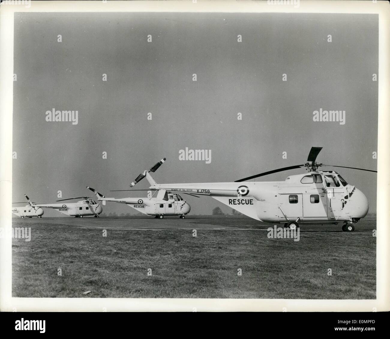 4. April 1956 - für diejenigen in Gefahr auf dem Meer: die britische Royal Air Force erhielt eine Lieferung von neuen Hubschraubern für Rettung Stockfoto