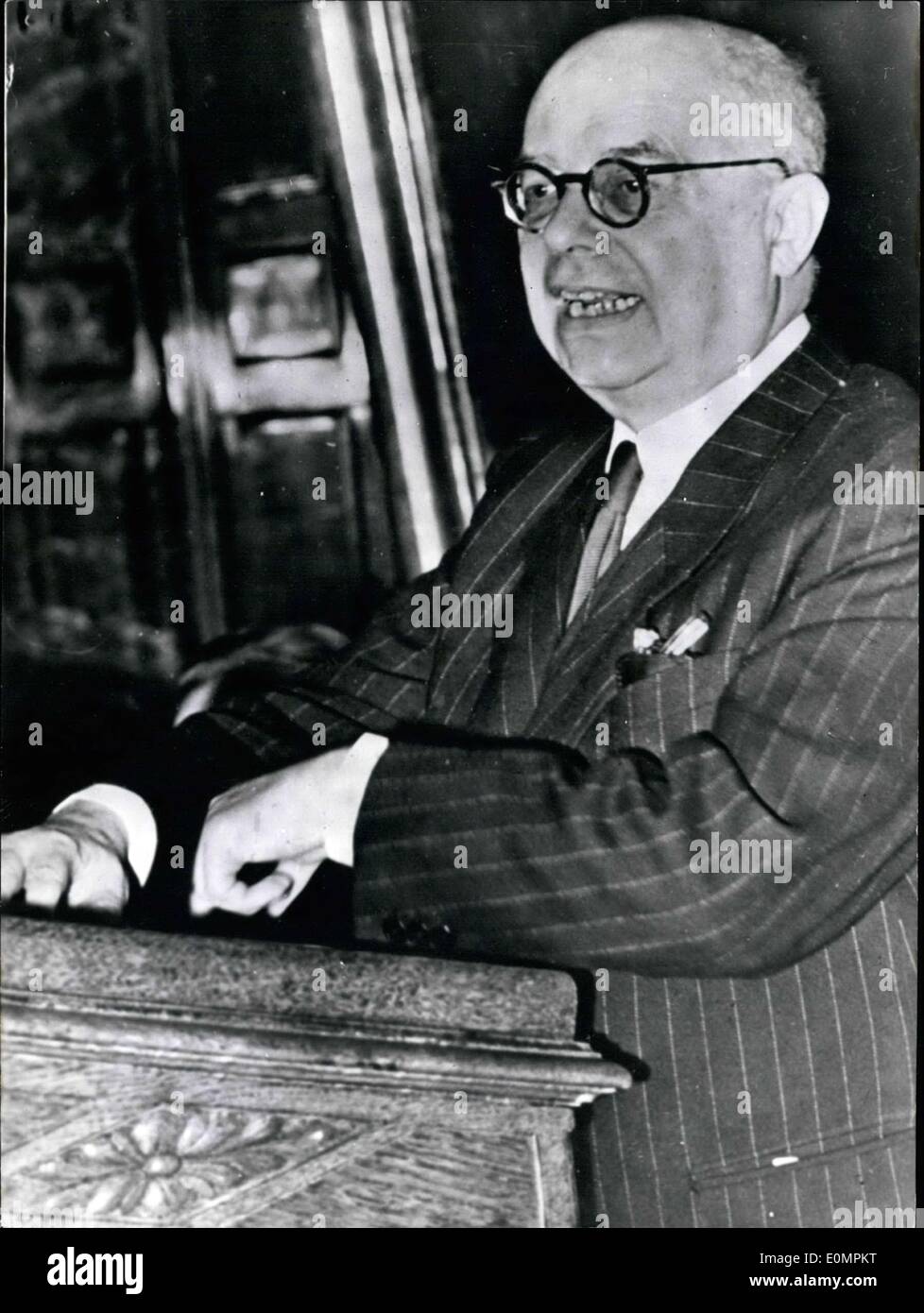 20. April 1956 - Ernst Robert Curtius Toten. Fünf Tage nach seinem siebzigsten Geburtstag starb weltbekannten Deutschland Kritiker und Literaturhistoriker und Ritter '' of Merit'' Ernst Robert Curtius von Lebererkrankungen. Tod behauptete ihn in Rom, die Stadt, die er selbst seine erachtet hatte '' angestammte Heimat. Stockfoto