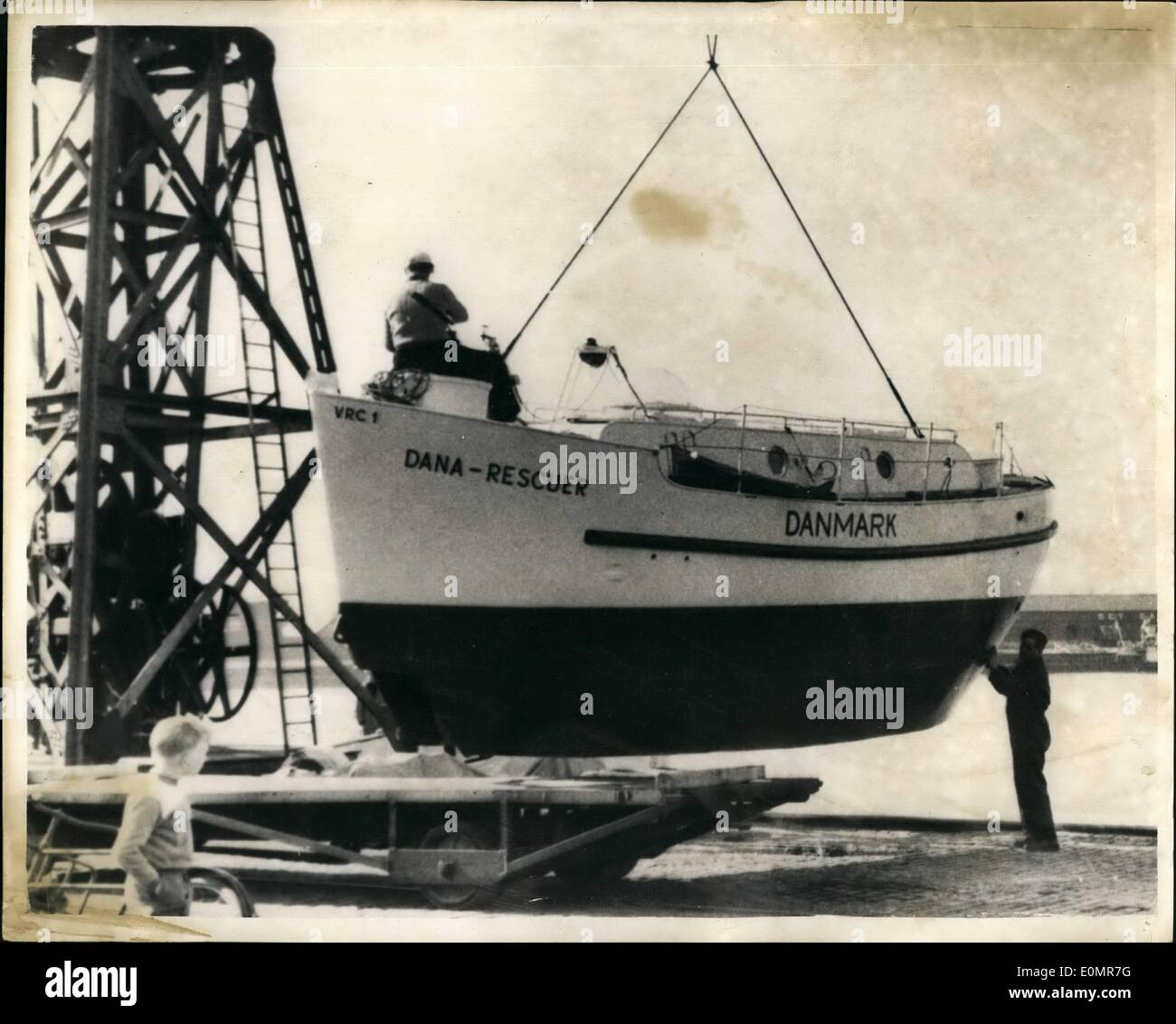 5. Mai 1956 - u-Boot-Rettungsboot bereitet rund um die Weltreise: Am Montag am 7. Mai nächsten Jahres startet erste u-Boot unsinkbare Rettungsboot in Esbjerg, Jütland. Dänischen Seemann, Walter Westborg, wird in naher Zukunft setzte sich aus auf eine einsame Reise um die Welt, die neue Art von Rettungsboot, ähnlich einem u-Boot zu demonstrieren. Das Boot wurde von Herrn Claus Soerensen, Direktor des dänischen Grönland Fishing Company und der West-Jütland-Maschinenfabrik erfunden. Er war entsetzt über den Verlust von Menschenleben, als ein dänisches Schiff auf Dec sank Stockfoto