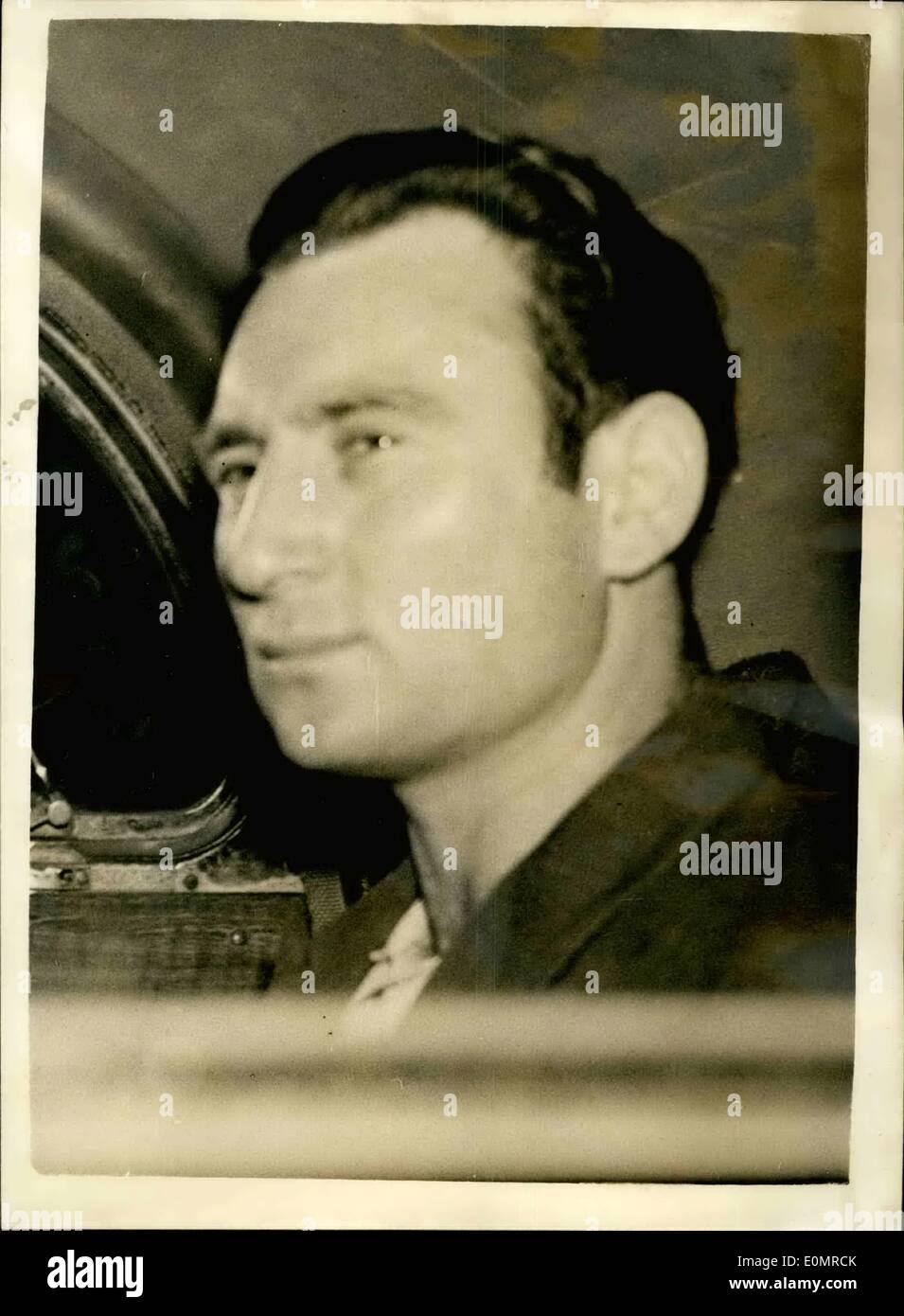 28. Mai 1956 - 28.05.56 drei Männer der Scarface Mord angeklagt. Drei Männer wurden gestern Abend von dem Mord an Thomas Scarface Smithson, beschuldigt, die am Montagabend in London gedreht wurde. Philip Aloysius Ellul, 29 Jahre alt sind; Victor Spampinato, 22, und Joe Zammit, 26. Alle waren bei Harrow-Straße Polizei-Station geladen und erscheint am Willesden heute Morgen. Ellul und Spampinato sind die ersten, in Rechnung gestellt. Zammit wurde kostenlos um 9.15, vier Stunden, nachdem er in Stepney verhaftet wurde. Foto zeigt: Joe Zammit nach seiner Verhaftung in London letzte Nacht gesehen. Stockfoto