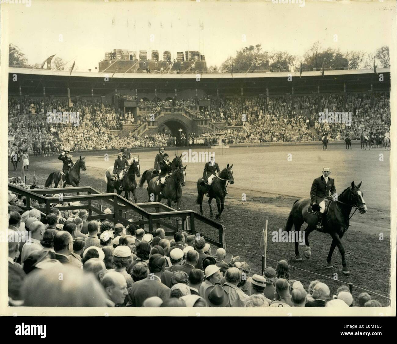 6. Juni 1956 - Eröffnung der Olympischen Reiterspiele in Stockholm. Britische Team auf der Parade. Keystone Foto zeigt: die Briten Stockfoto