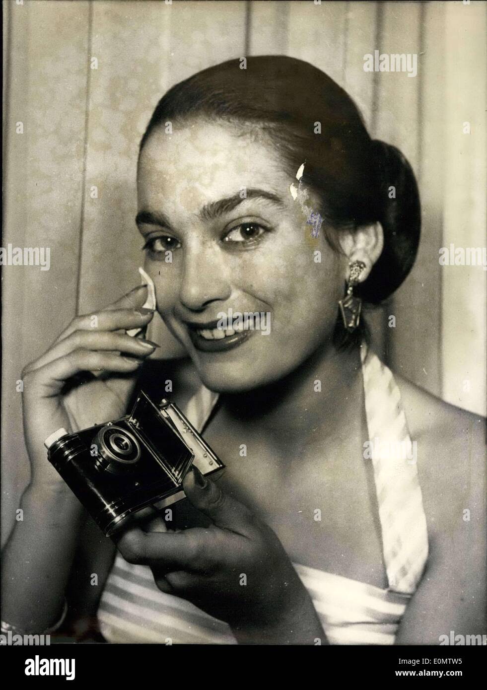 Sept. 09, 1956 - ein Powderbox mit einem Bultin-Kamera.: ist eine Anzeige auf Frankfurt Herbst fair. die Ministure Kamera mit Spezialfolie geladen werden kann, es funktioniert auf dem Box-System. Mehr ist eine Lipstikc die Wunder-Box befestigt. Stockfoto