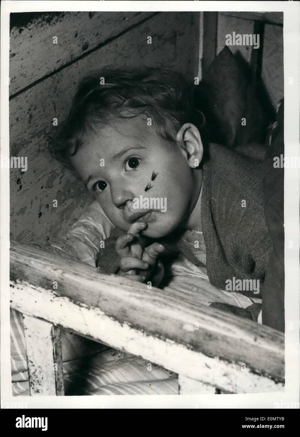 Sept. 09, 1956 - Shocking Geschichten von Europas nicht-deutsche Flüchtlinge The United Nations Association startet eine bundesweite Spendenaufruf zu verwendet werden, um besser feste Häuser, Lebensbedingungen und Bildung für Europas nichtdeutscher Flüchtlinge zur Verfügung zu stellen. Es gibt Hunderte von Tausenden von Embattered, hilflose Wesen, die existieren, ohne Hoffnung und mit nichts verkaufen sie ihre eigenen, können dazu verurteilt, als Außenseiter in den Flüchtlingslagern im Westen Deutschlands leben. Jeden Tag Hunderte von Babys sind in den Lagern der hoffnungslosen geboren. Stockfoto