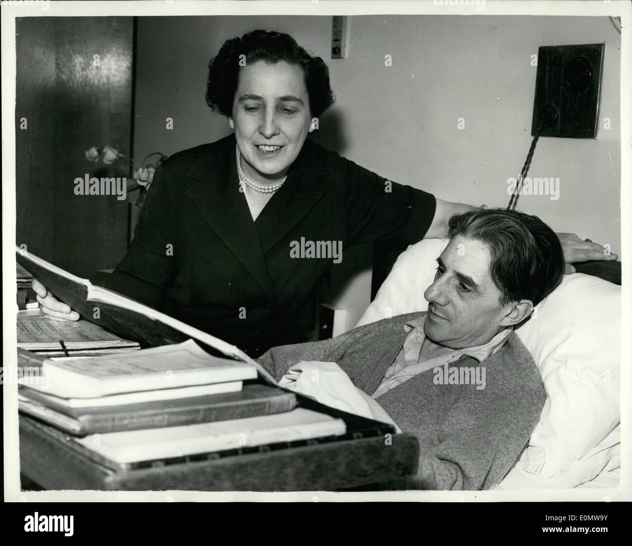 Sept. 09, 1956 - Sir John Barbirolli erholt sich von Betrieb.: Sir John Barbirolli, der in der Royal Infirmary, Manchester, Stockfoto