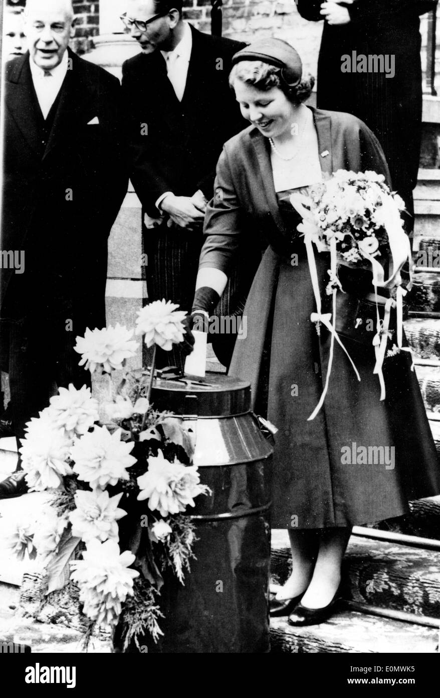 Kronprinzessin Beatrix gibt eine Spende an eine Polio-Stiftung Stockfoto