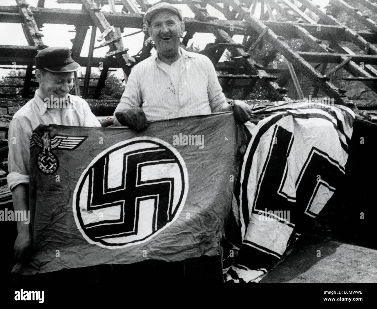 Nazi-Memorabilien gefunden in brennenden Fabrik Stockfoto