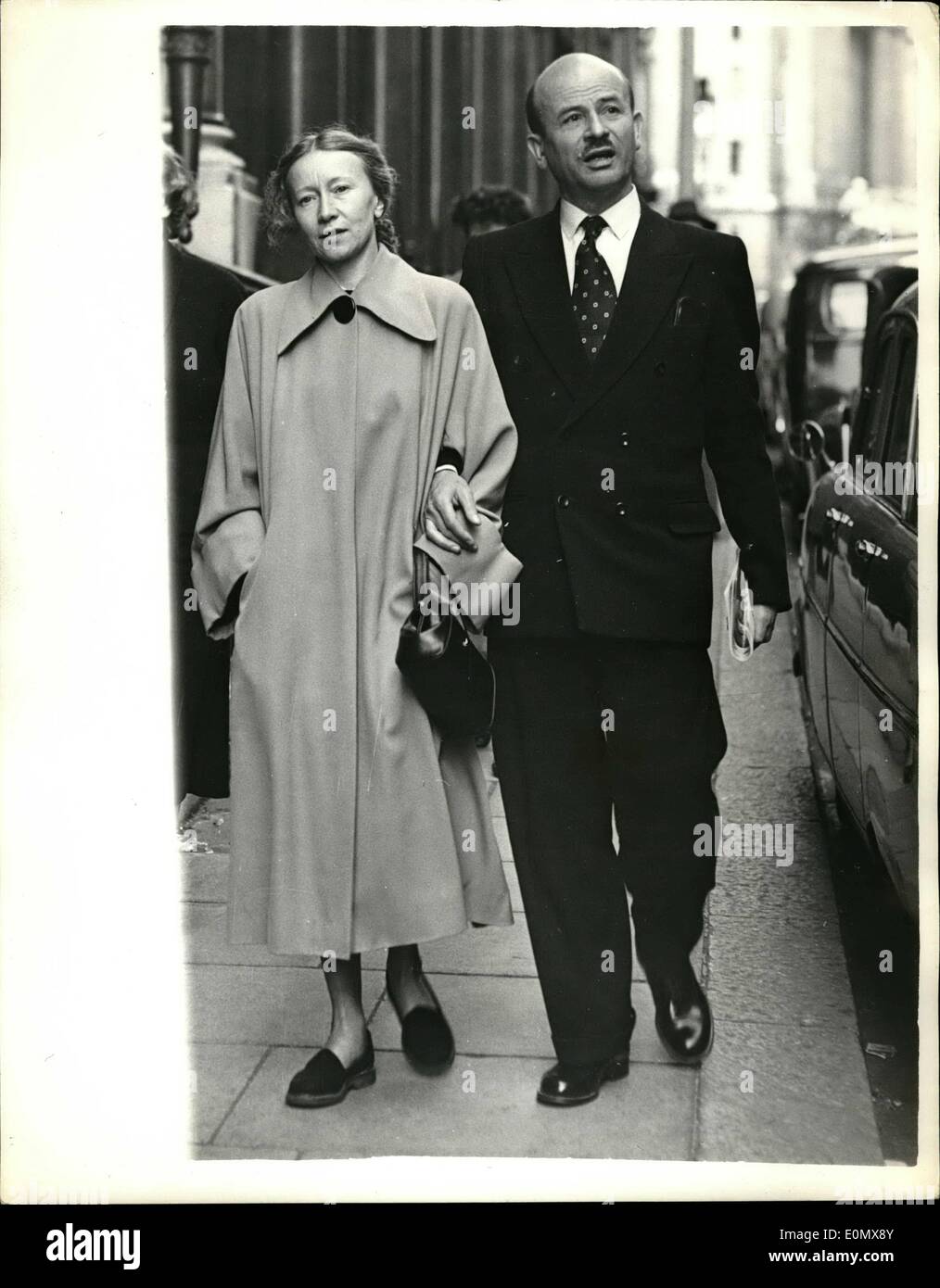 10. Oktober 1956 russische Ballerina In London, begleitet von ihrem