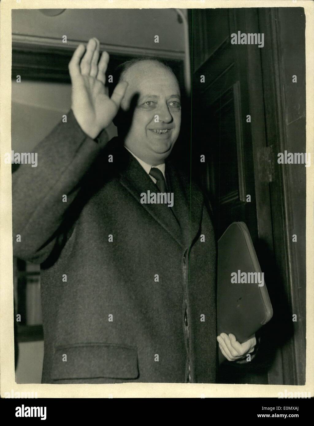 10. Oktober 1956 - spricht der französische Außenminister in London auf Krise im Nahen Osten. M. Pineau kam der französische Außenminister in Stockfoto