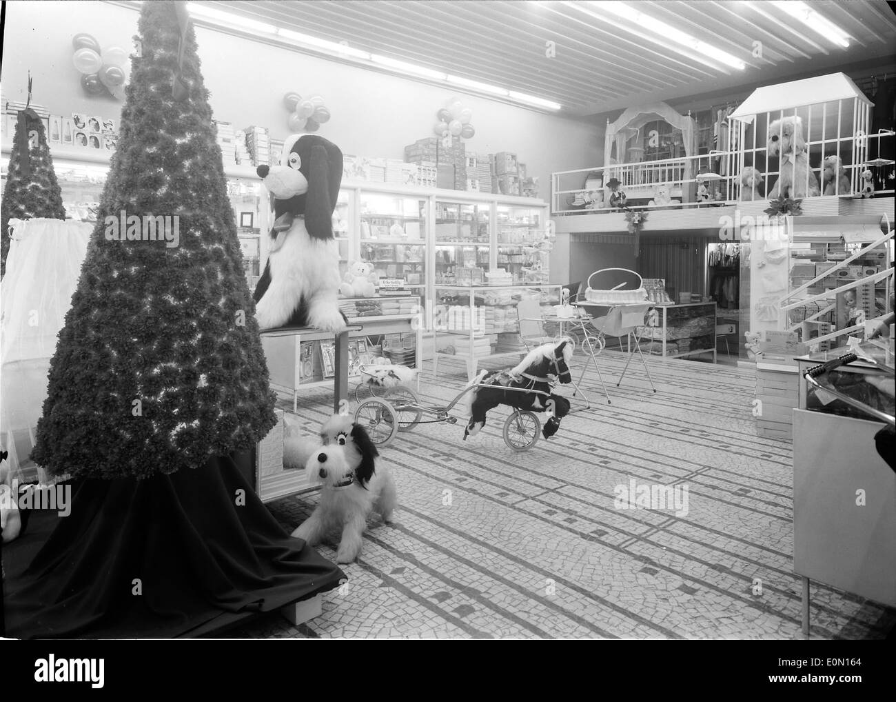 Materna in Lissabon, Portugal, ist ein kommerzielles Unternehmen, das für seine Dienstleistungen und Produkte bekannt ist. Sie spielt eine Rolle in der lokalen Wirtschaft von Lissabon, da sie sowohl für Einwohner als auch für Besucher Waren und Dienstleistungen bereitstellt. Stockfoto