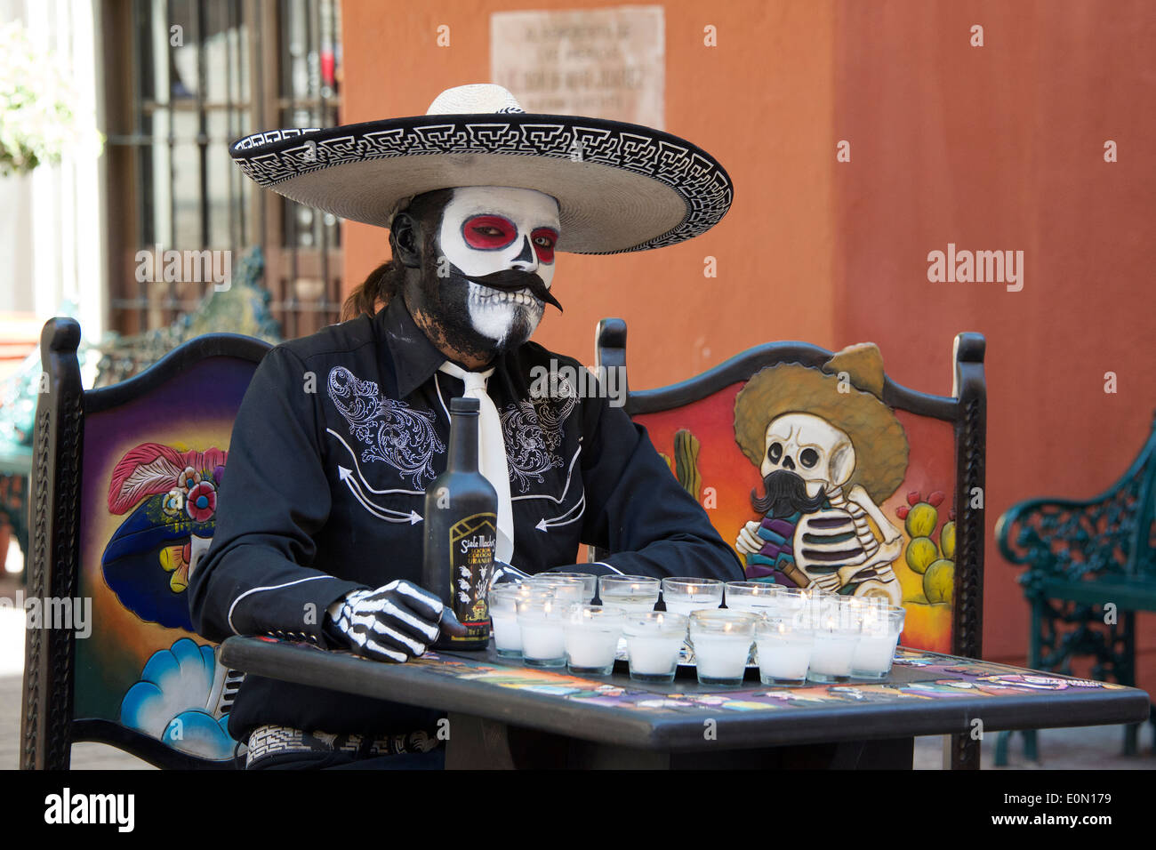 Mann verkleidet als Tag der Skelett Guanajuato Mexiko Stockfoto
