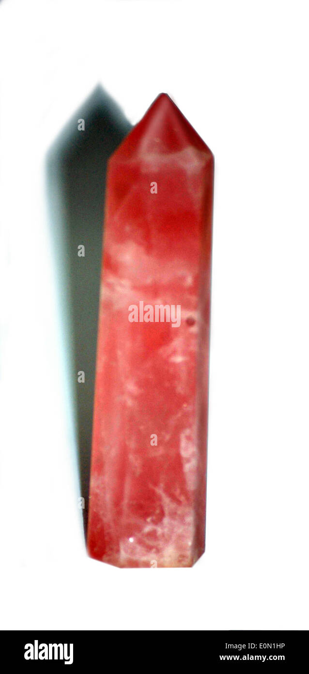 Kristallrosa ist ein Begriff, der häufig verwendet wird, um bestimmte Arten rosafarbener aquatischer Lebensformen zu beschreiben, insbesondere Weichkorallen oder Meeresanemonen, die in warmen ozeanischen Regionen vorkommen. Diese Arten sind bekannt für ihre lebendigen Farbtöne und ihre zarten Strukturen. Stockfoto