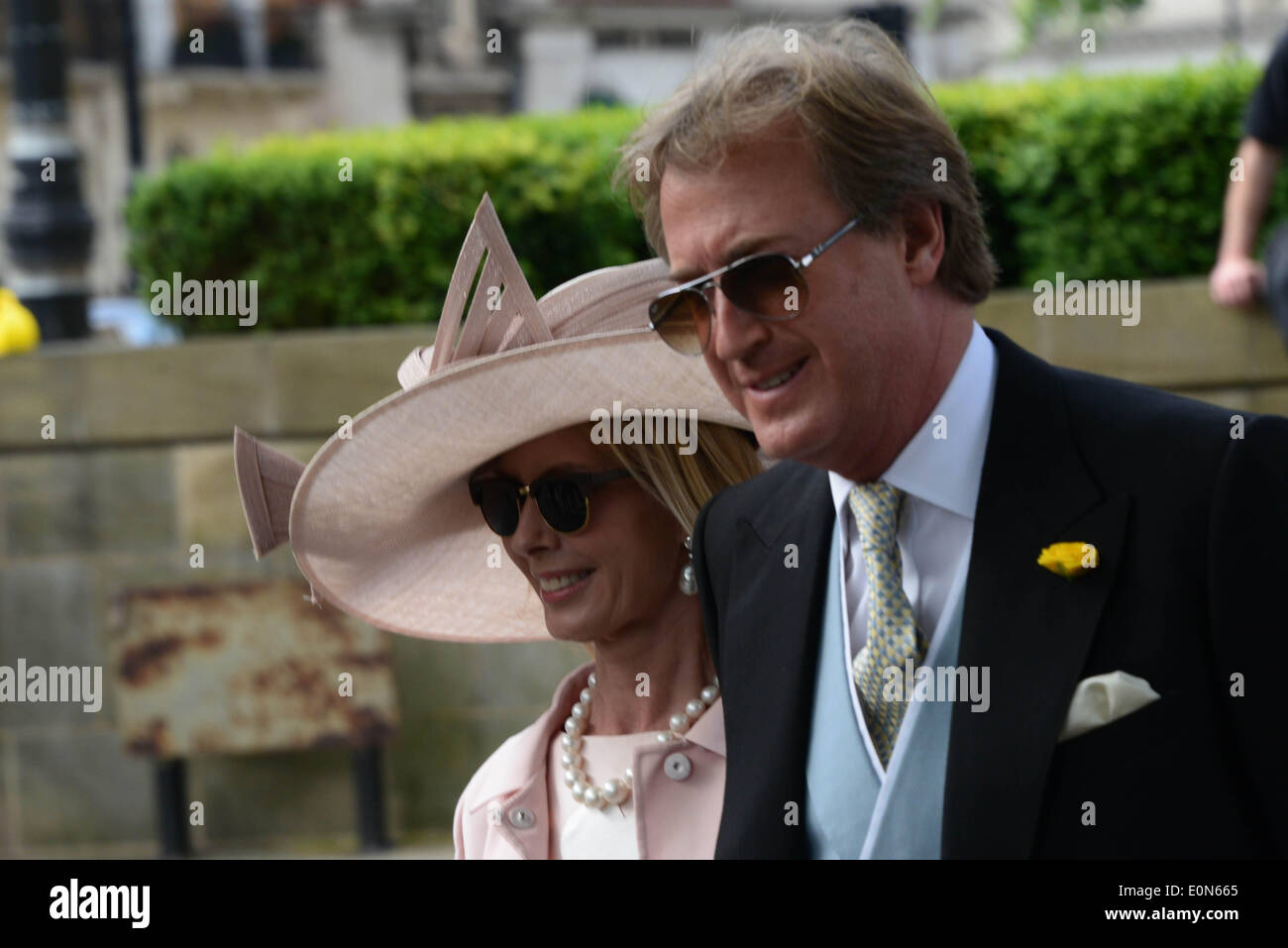 London, UK. 16. Mai 2014. Gäste, die Hochzeit von Poppy Delevingne und James Cook bei St. Pauls Kirche Knightsbridge London abreisen. Foto: siehe Li/Alamy Live News Stockfoto