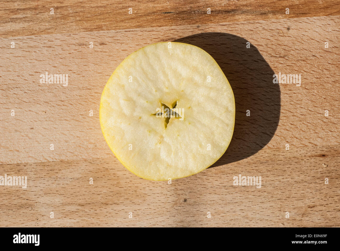Goldener Apfel für eine gesunde Ernährung Stockfoto