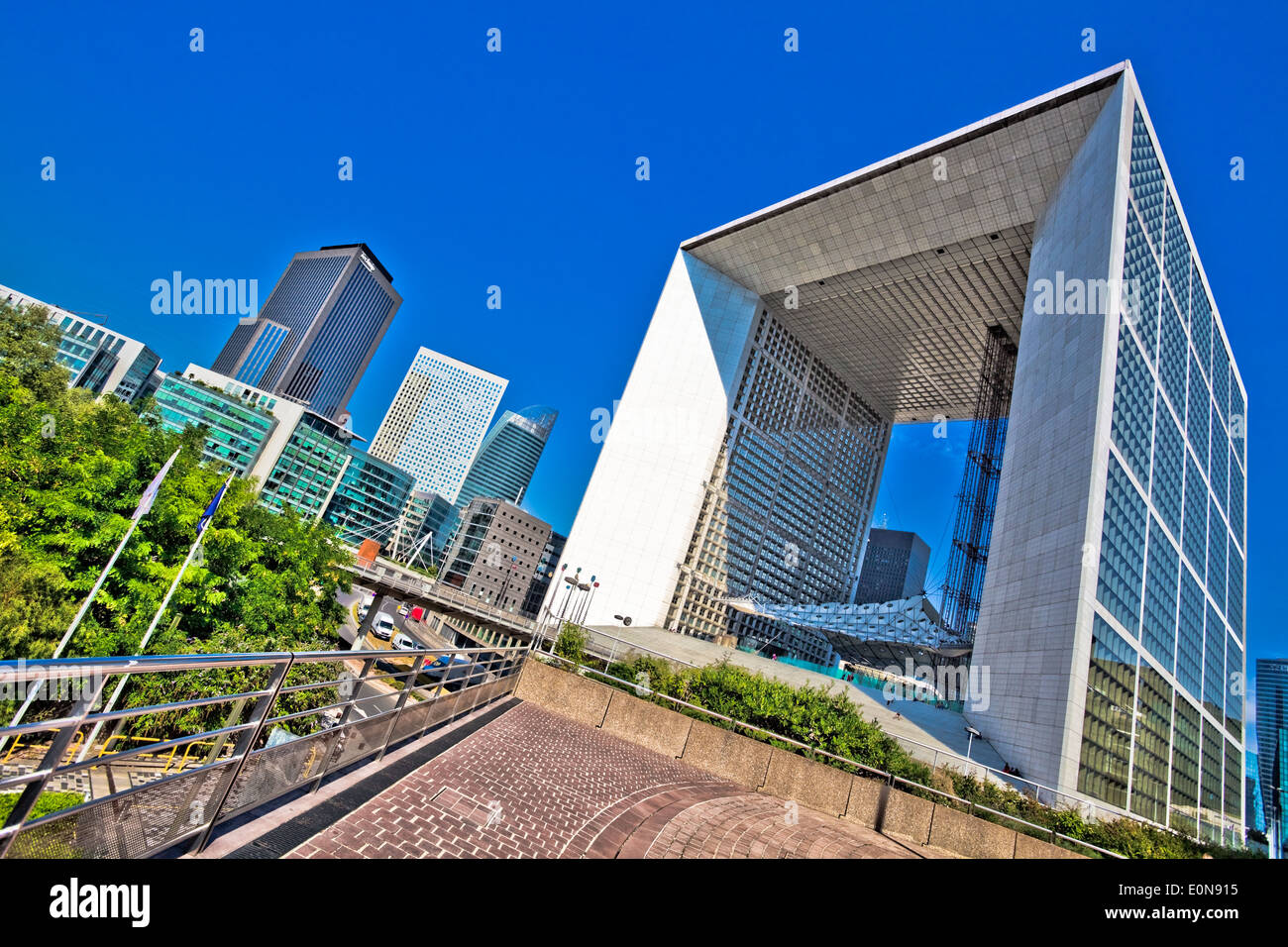 La Grande Arche Im La Défense, Paris, Frankreich - Le Grande Arche in La Défense, Paris, Frankreich Stockfoto