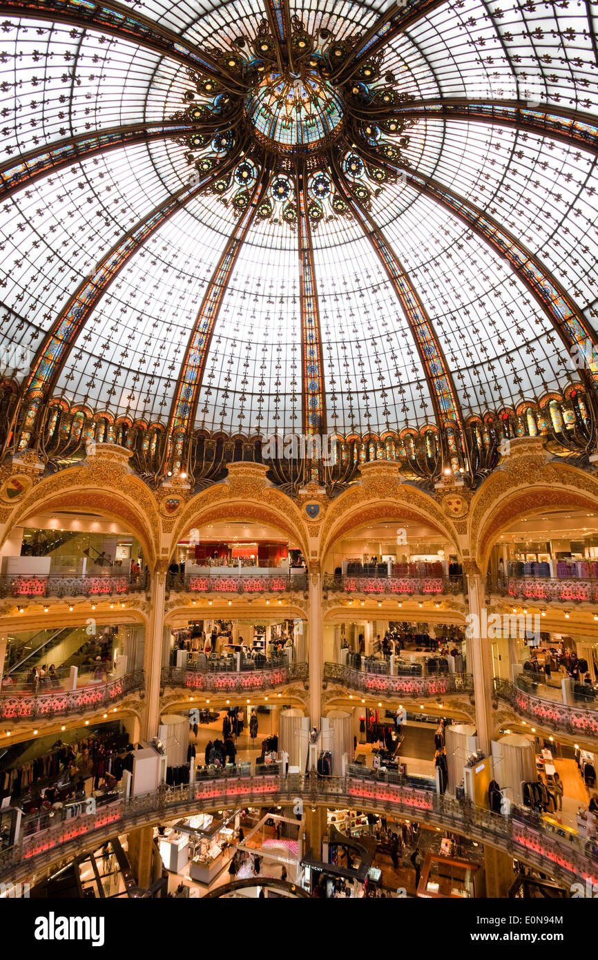 Galeries Lafayette, Einkaufstempel, Glaskuppel, Paris, Frankreich - Galery Lafayette, Einkaufszentrum, Glas-Kuppel, Paris Stockfoto