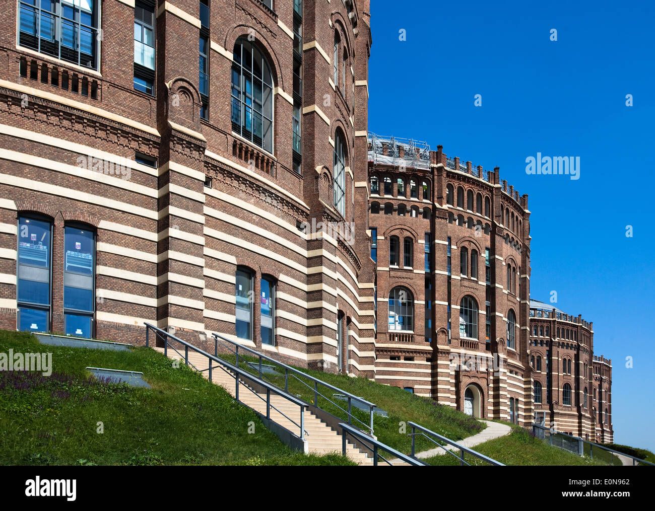 Wohnhausanlage Im Gasometer, Wien, Österreich - Gasometer, Wien, Österreich Stockfoto