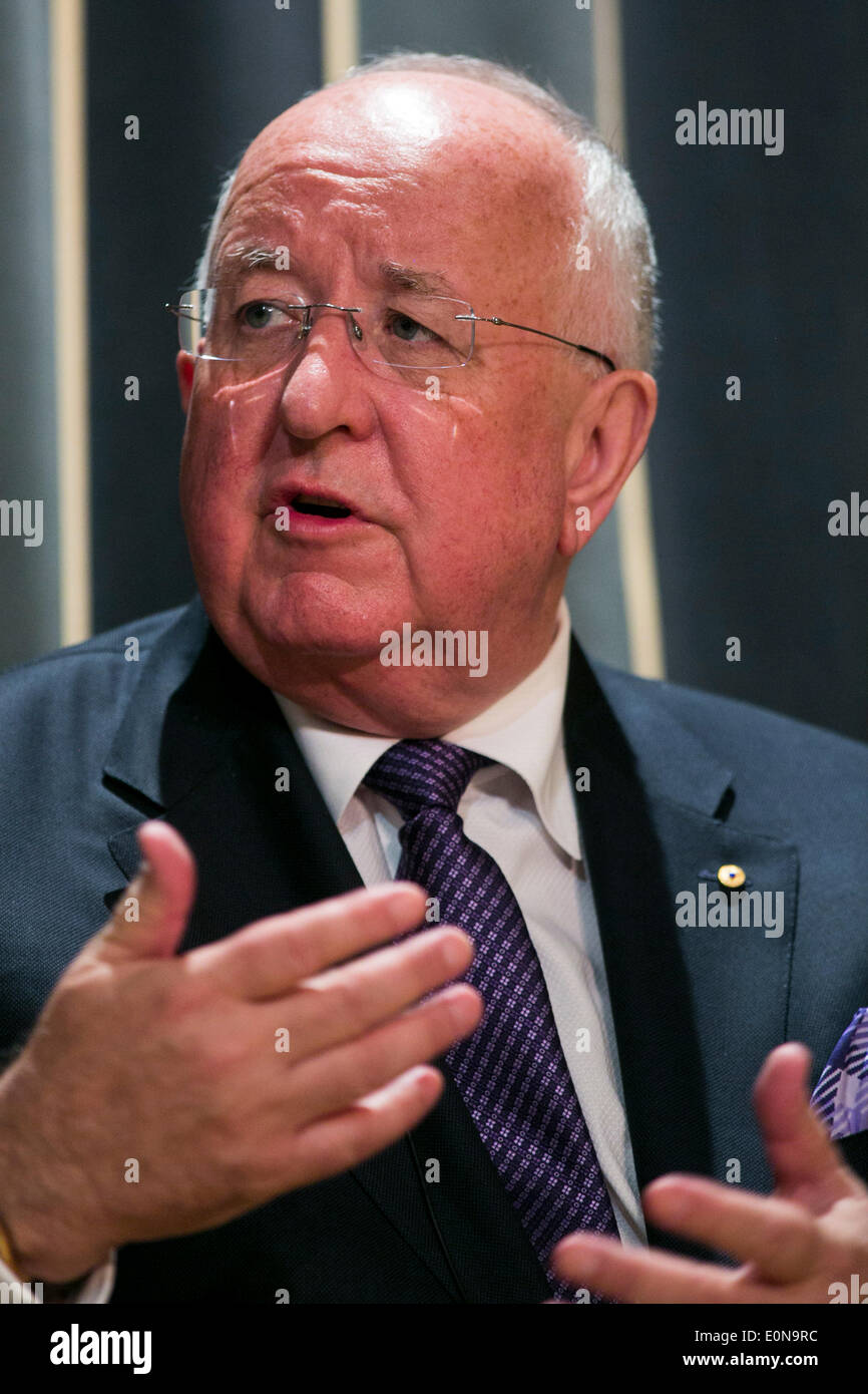 Washington DC, USA. 16. Mai 2014. Sam Walsh, CEO der Rio Tinto Group, beteiligt sich an einer Podiumsdiskussion zum Thema "Wie Infrastruktur Investitionen In Entwicklungsländern kann Sporn Wirtschaftswachstum" Hauptquartier der International Finance Corporation in Washington, D.C. am 16. Mai 2014. Bildnachweis: Kristoffer Tripplaar/Alamy Live-Nachrichten Stockfoto