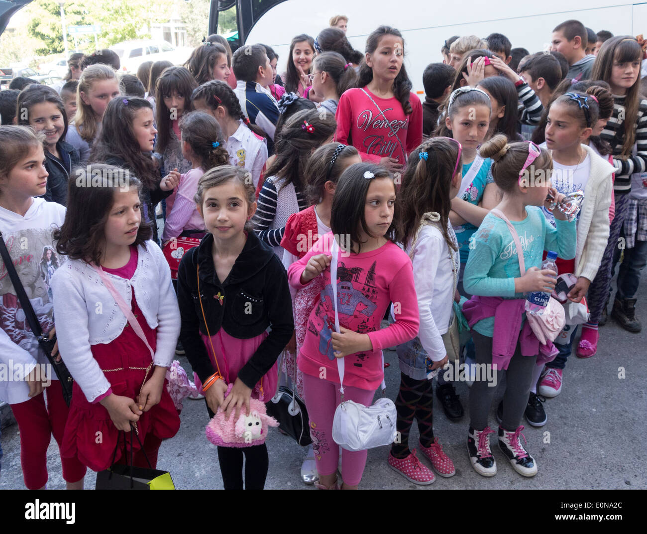 Schulmädchen auf Exkursion, Kruja, Albanien Stockfoto