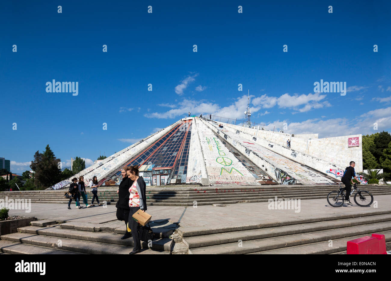 Die Pyramide von Tirana, Albanien Stockfoto