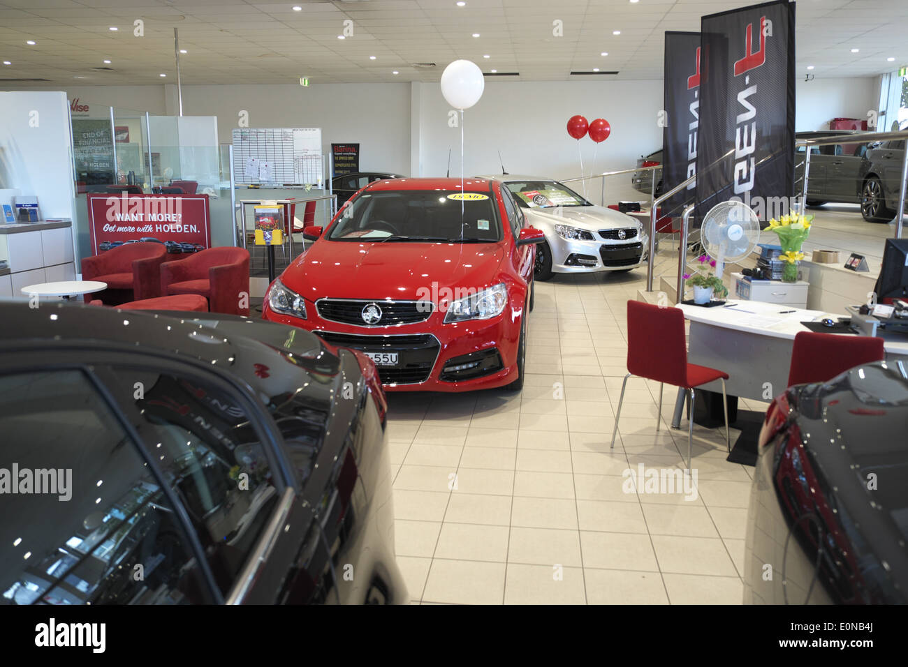 Holden Commodore 2014 vf-Serie in Rot in einem holden-Händlerbetrieb in sydney, Australien Stockfoto