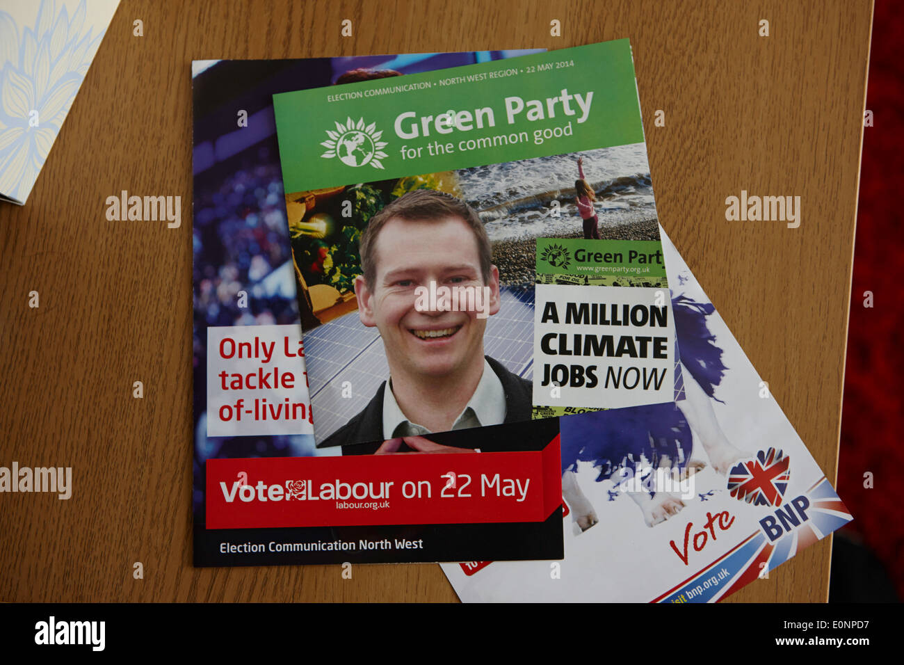 Wahl-Kommunikation-Informationen aus verschiedenen Parteien, einschließlich der grünen Partei und Bnp für die North West Europawahl c Stockfoto