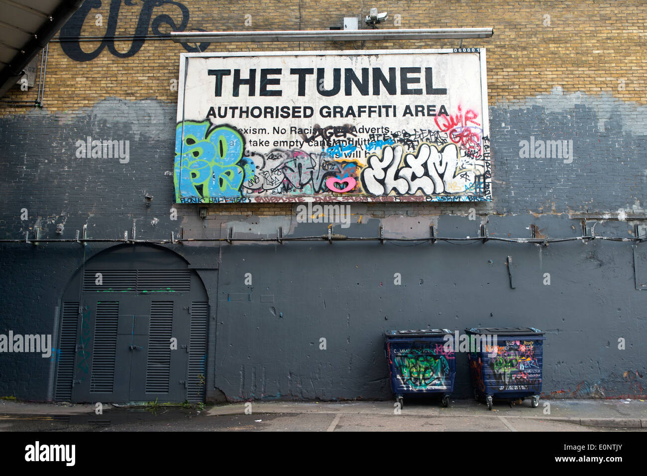 Leake Street, auch als Graffiti Tunnel unter Waterloo Bahnhof, Lambeth, London, UK bekannt. Stockfoto