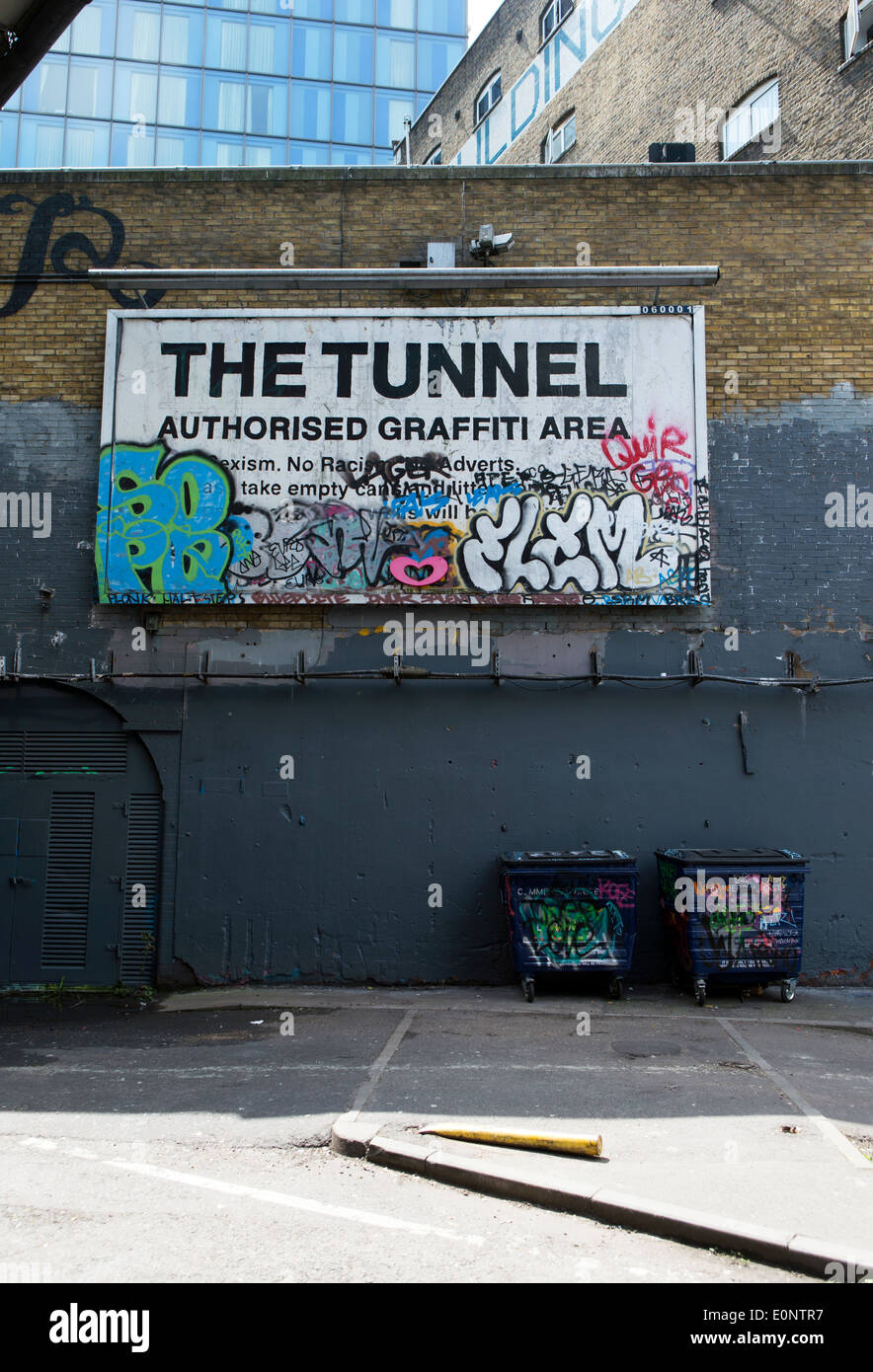 Leake Street, auch als Graffiti Tunnel unter Waterloo Bahnhof, Lambeth, London, UK bekannt. Stockfoto