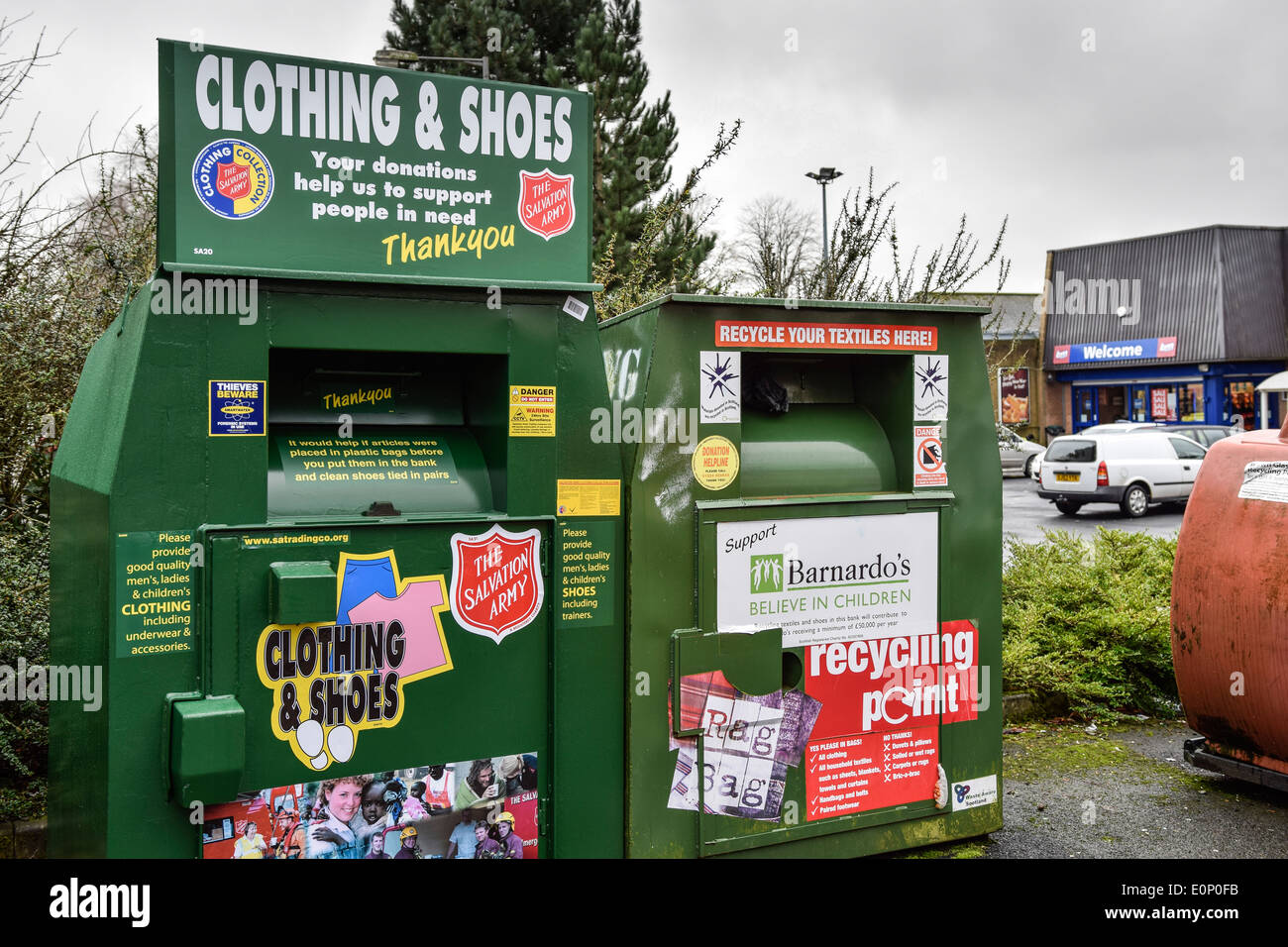 Kleidung Nächstenliebe recycling Sammelbehälter in Hawick, Schottland. Stockfoto