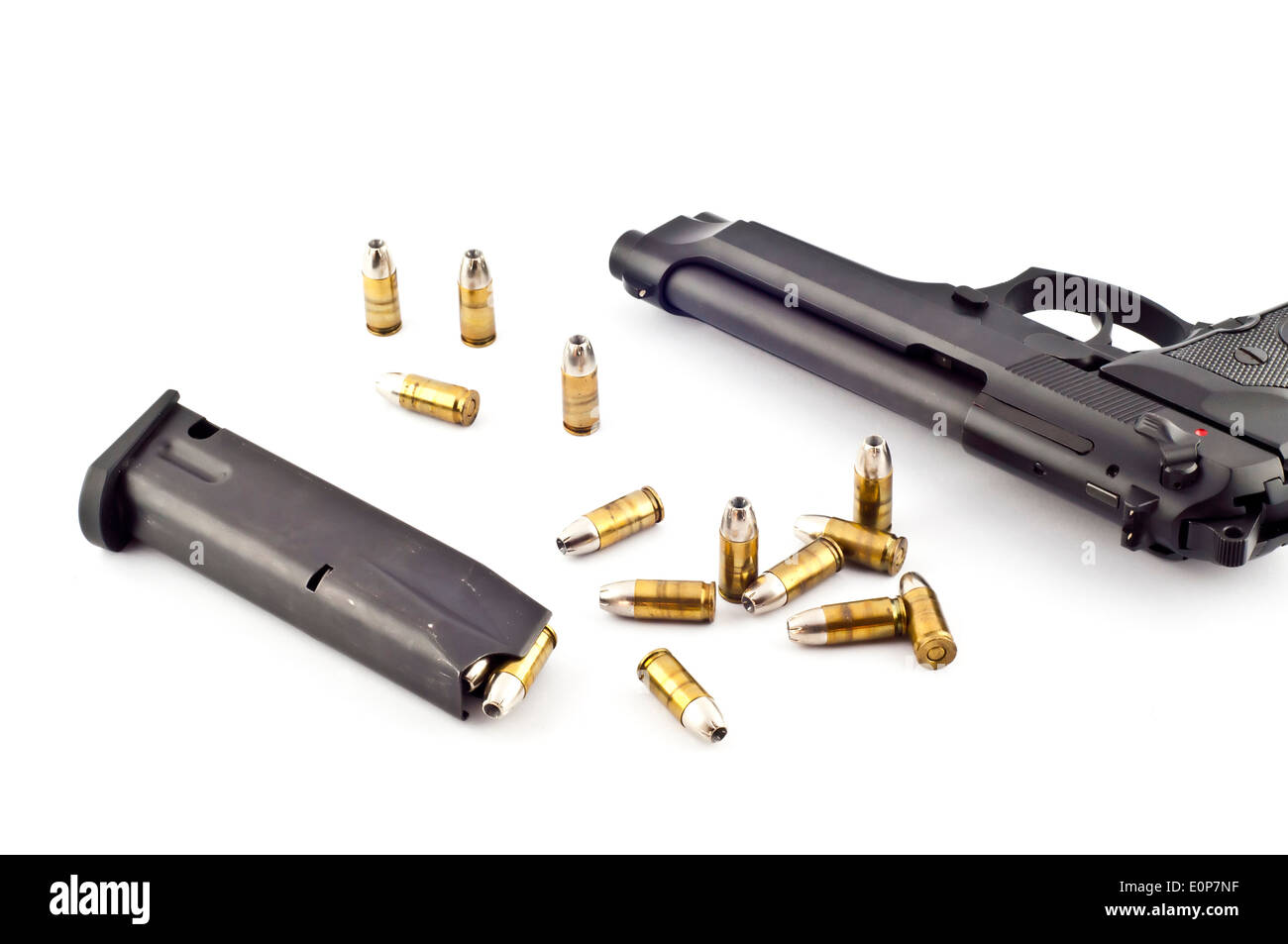 Gun Bullet und Magazin isoliert. Stockfoto