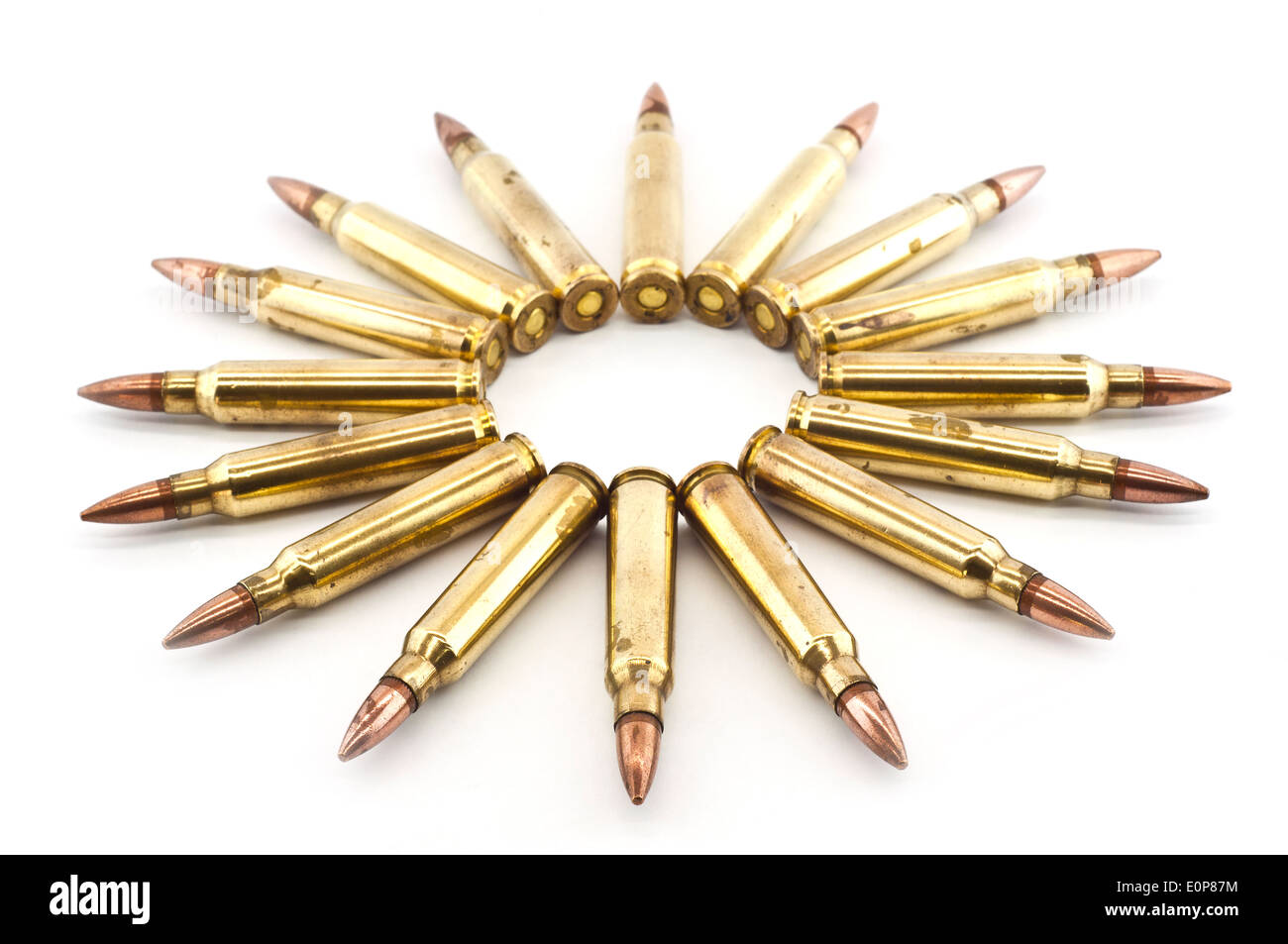 Patrone 5,56 mm. Kaliber isoliert. Stockfoto