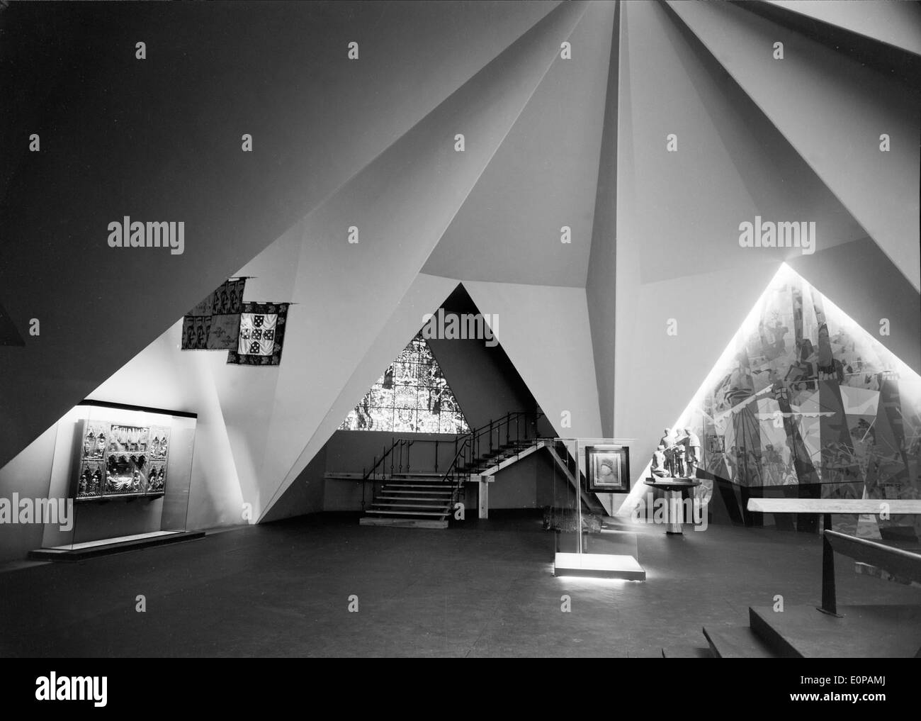 Exposição Henriquina in Lisboa, 1960, war ein wichtiges kulturelles Ereignis. Mário Novais trug zu dieser Ausstellung bei und zeigte zeitgenössische portugiesische Kunst. Stockfoto