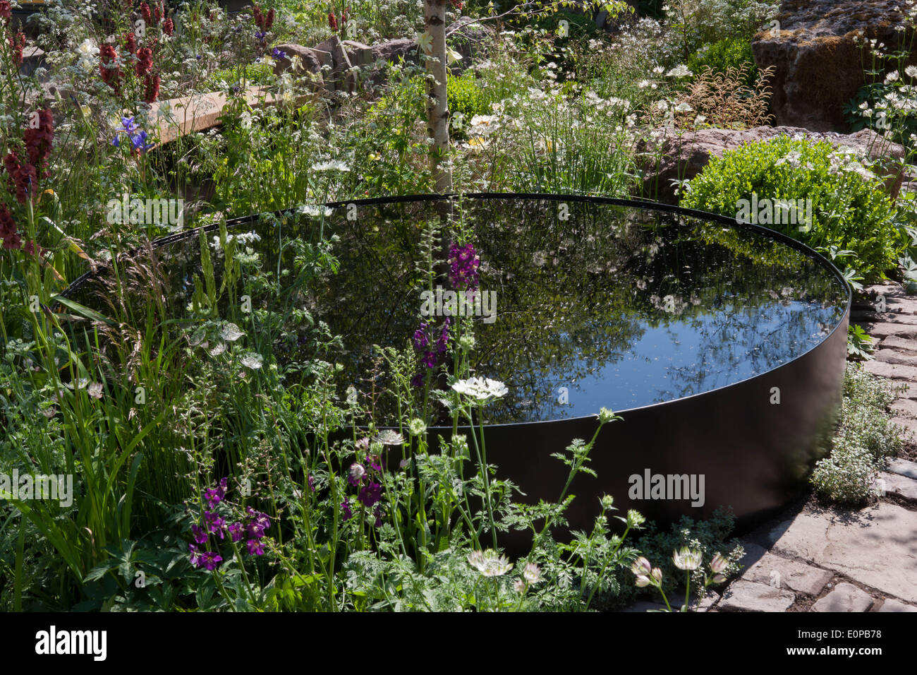 London, Großbritannien. 18. Mai 2014. RHS Chelsea Flower Show 2014 Vital Erde die Nacht Sky Garden, entworfen von David & Harry reiche Sponsoren Bord Na Mona UK Credit: ein Garten/Alamy leben Nachrichten Stockfoto