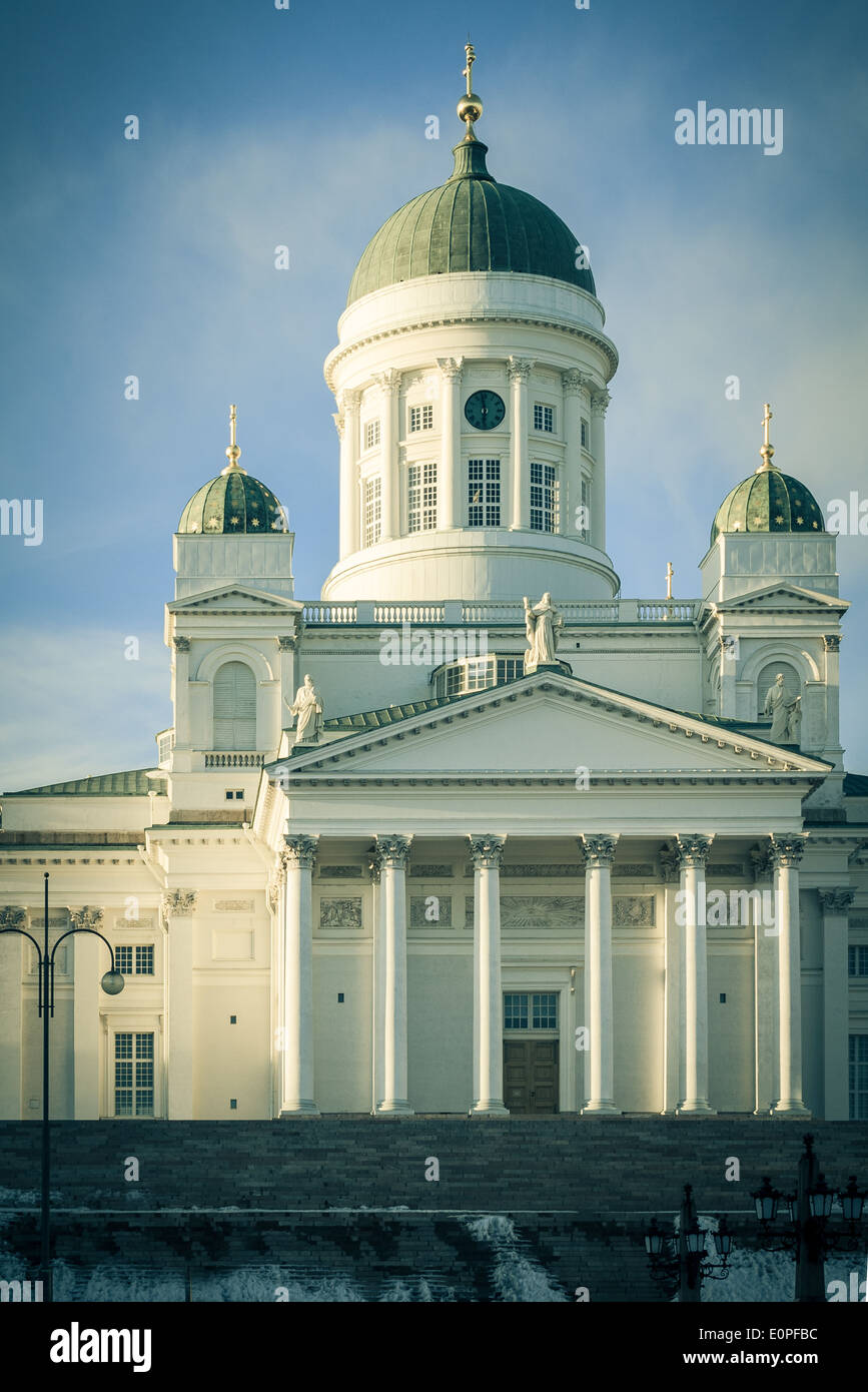 Lutherische Dom von Helsinki am Abend. Stockfoto