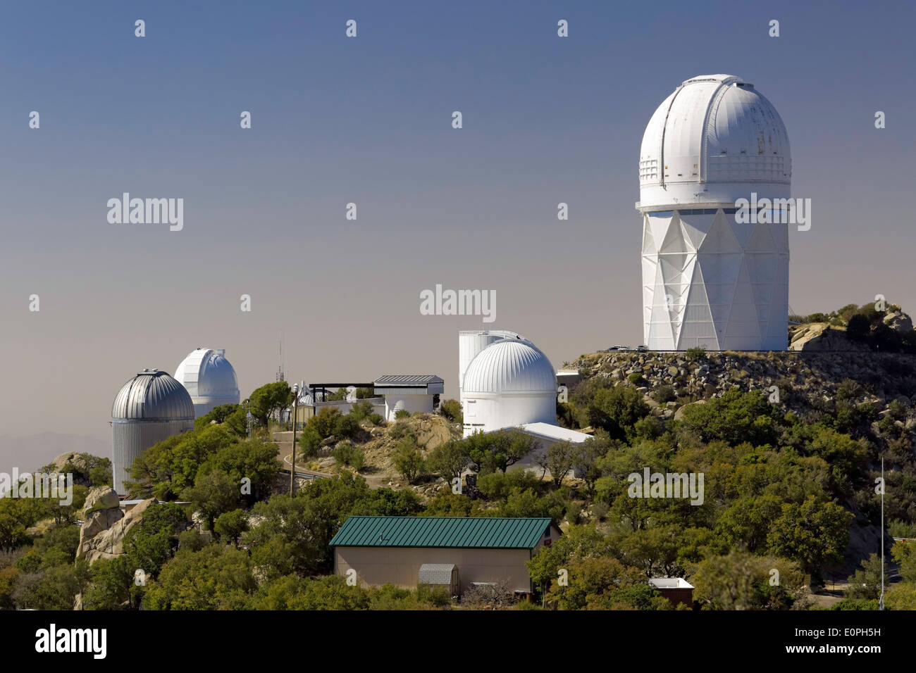 Teleskope auf Kitt Peak National Observatory, Arizona Stockfoto