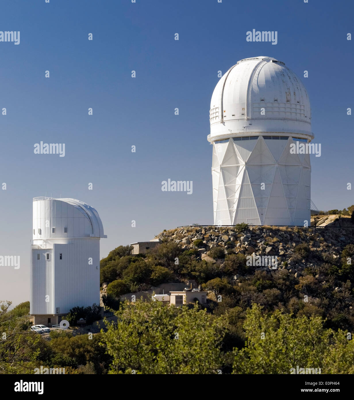 Teleskope auf Kitt Peak National Observatory, Arizona Stockfoto