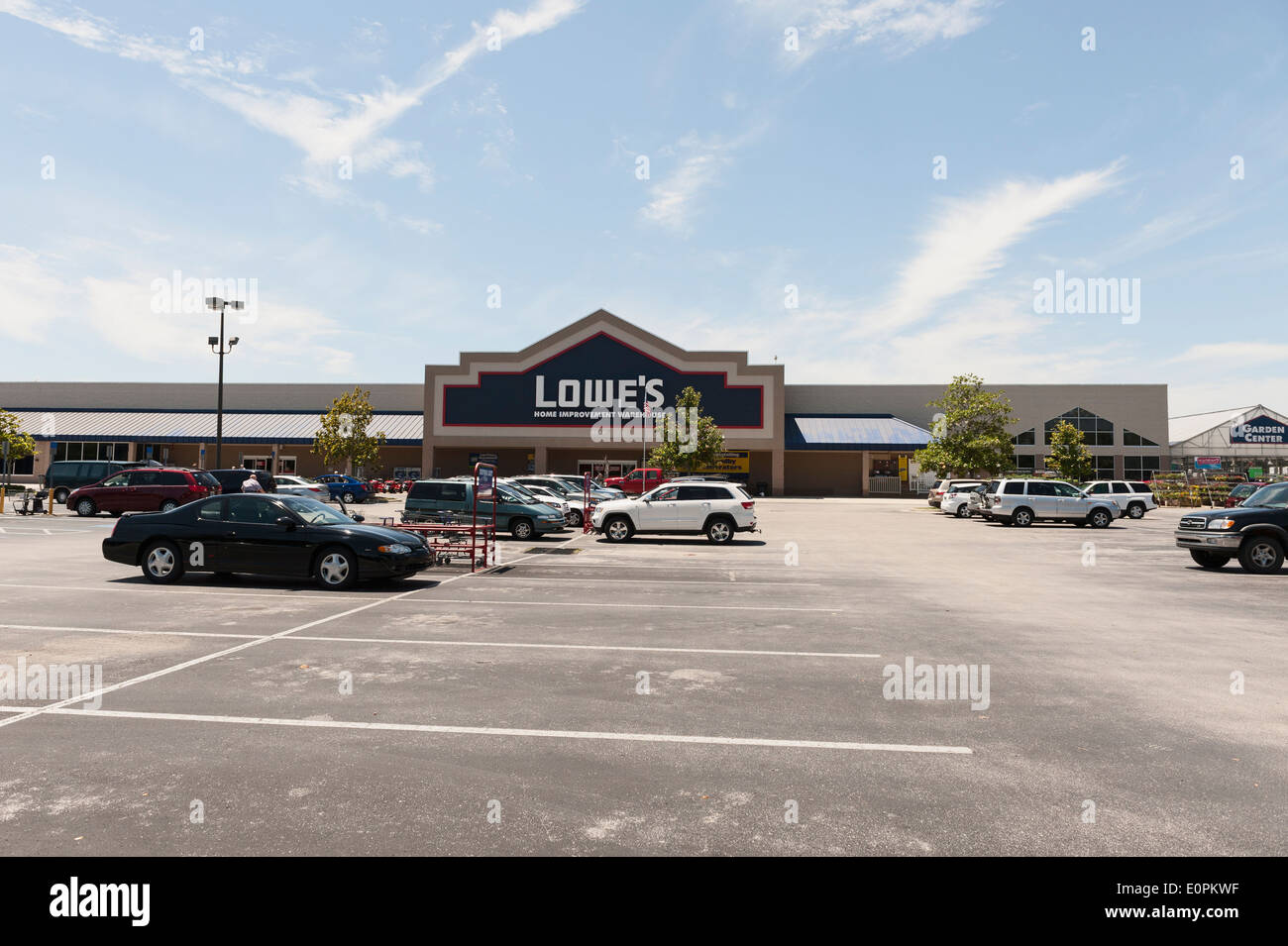 Lowe-Versorgungsmaterial-Speicher befindet sich in Leesburg, Florida USA Stockfoto