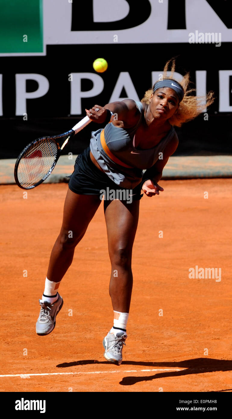 Rom, Italien. 18. Mai 2014. Serena Williams der Vereinigten Staaten dient dazu, Sara Errani Italiens während ihre Frauen Einzel Finale in Rom Masters Tennis-Turnier in Rom, Italien, 18. Mai 2014. Williams gewann mit 2: 0 und holte sich den Titel. Bildnachweis: Xu Nizhi/Xinhua/Alamy Live-Nachrichten Stockfoto
